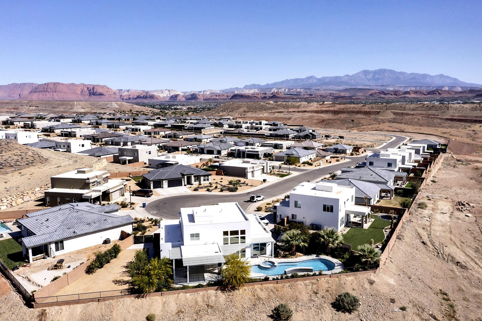 SALARNO HILLS AT DIVARIO - Residential