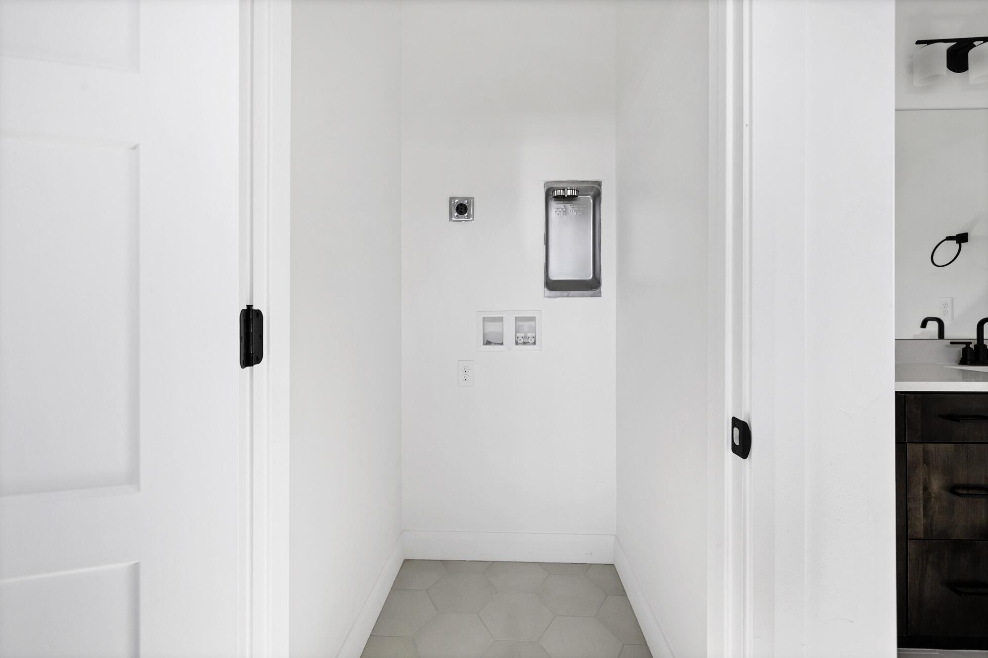 SALARNO HILLS AT DIVARIO - Residential