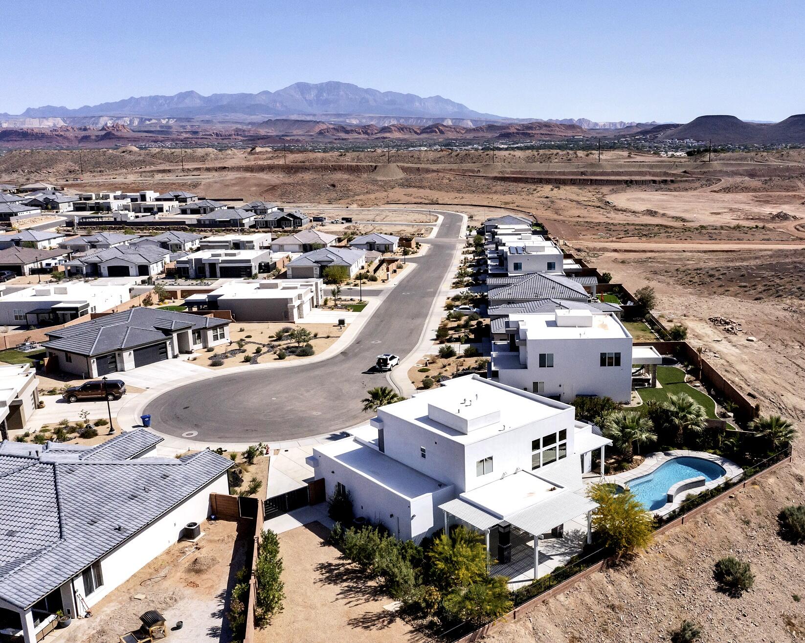 SALARNO HILLS AT DIVARIO - Residential