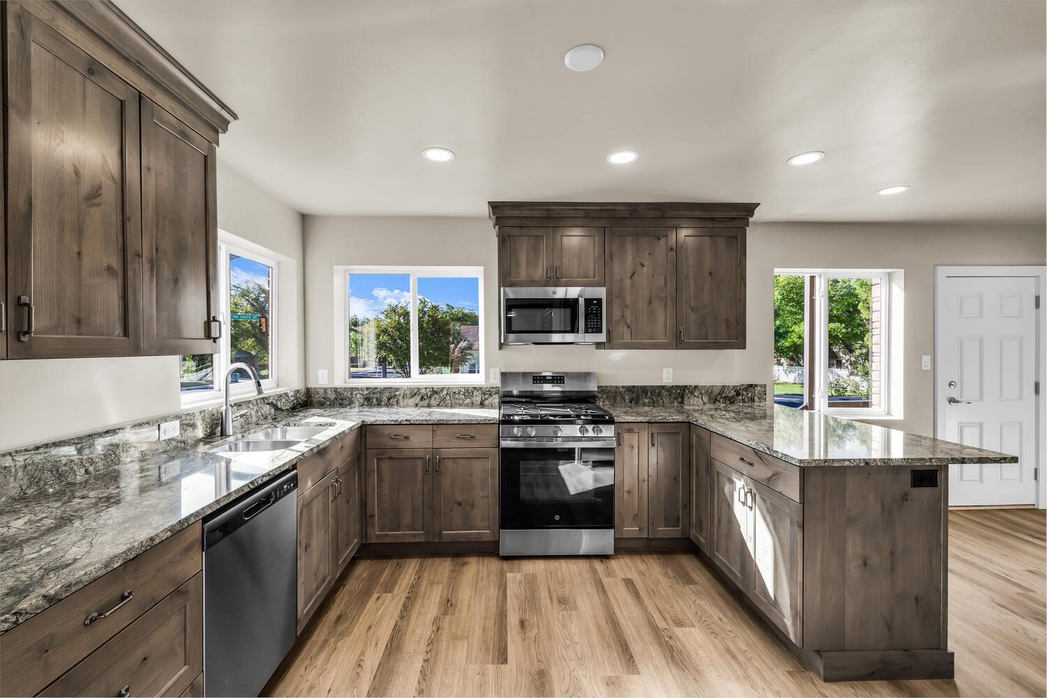 ST GEORGE TOWNSITE - Residential Income