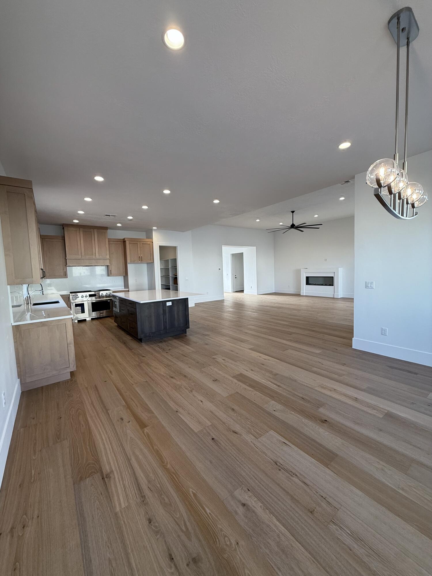 HAWKEYE POINTE SUB - Residential