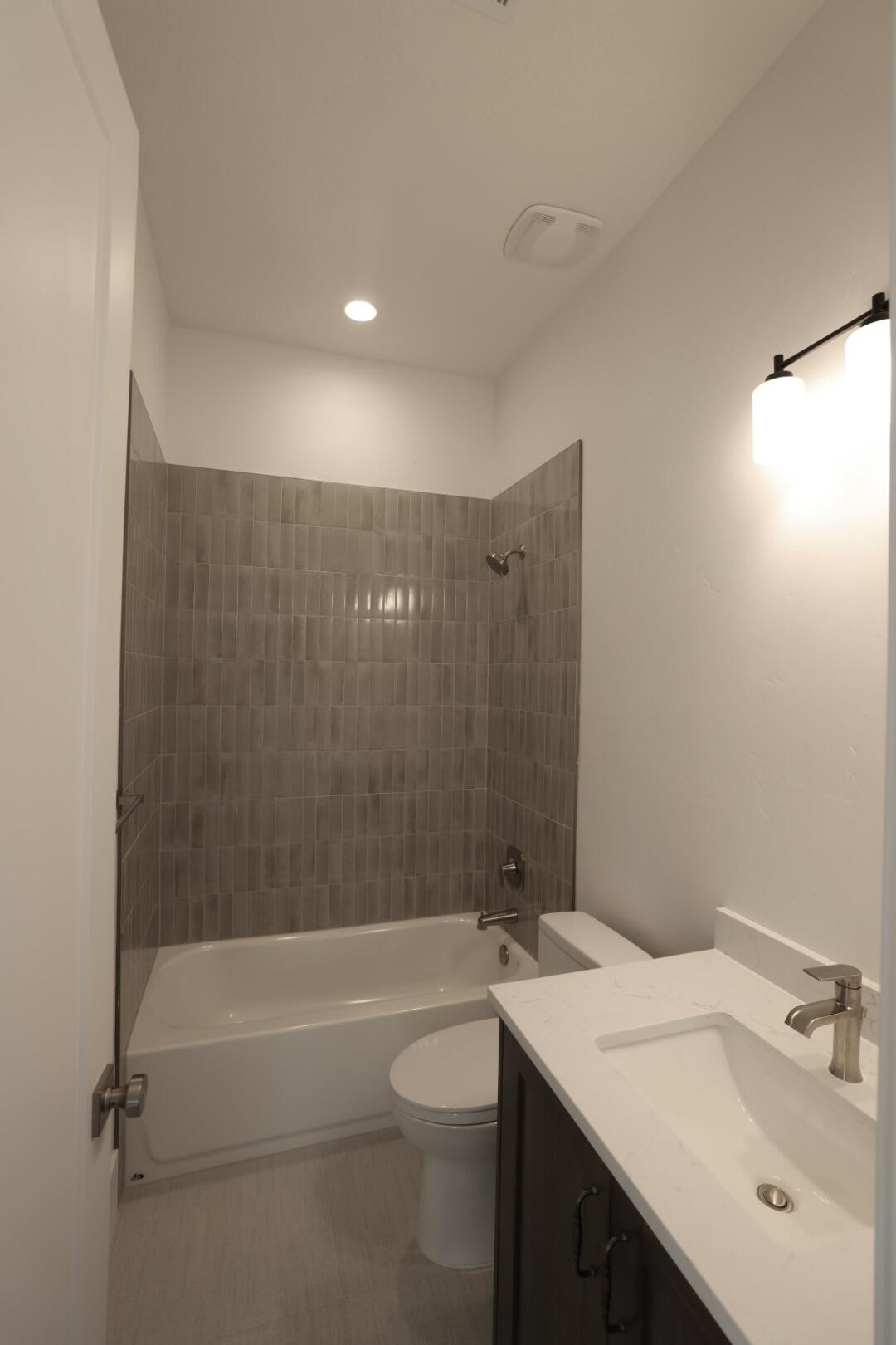 HAWKEYE POINTE SUB - Residential