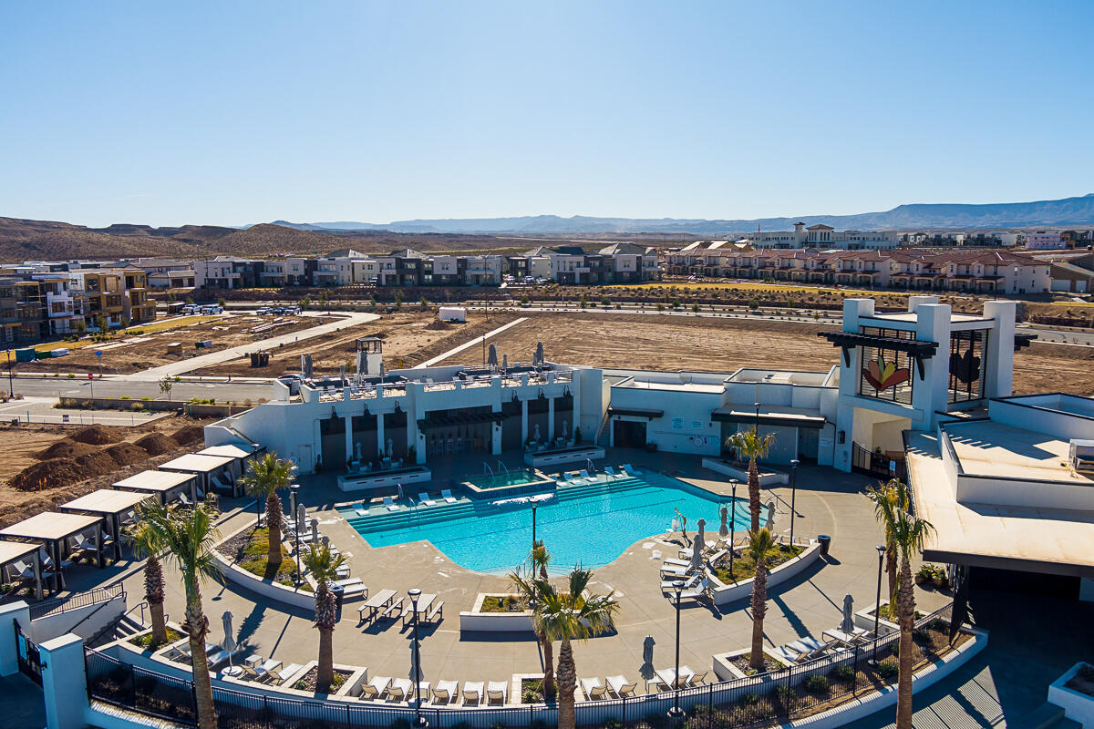 DESERT COLOR RESORT - Residential