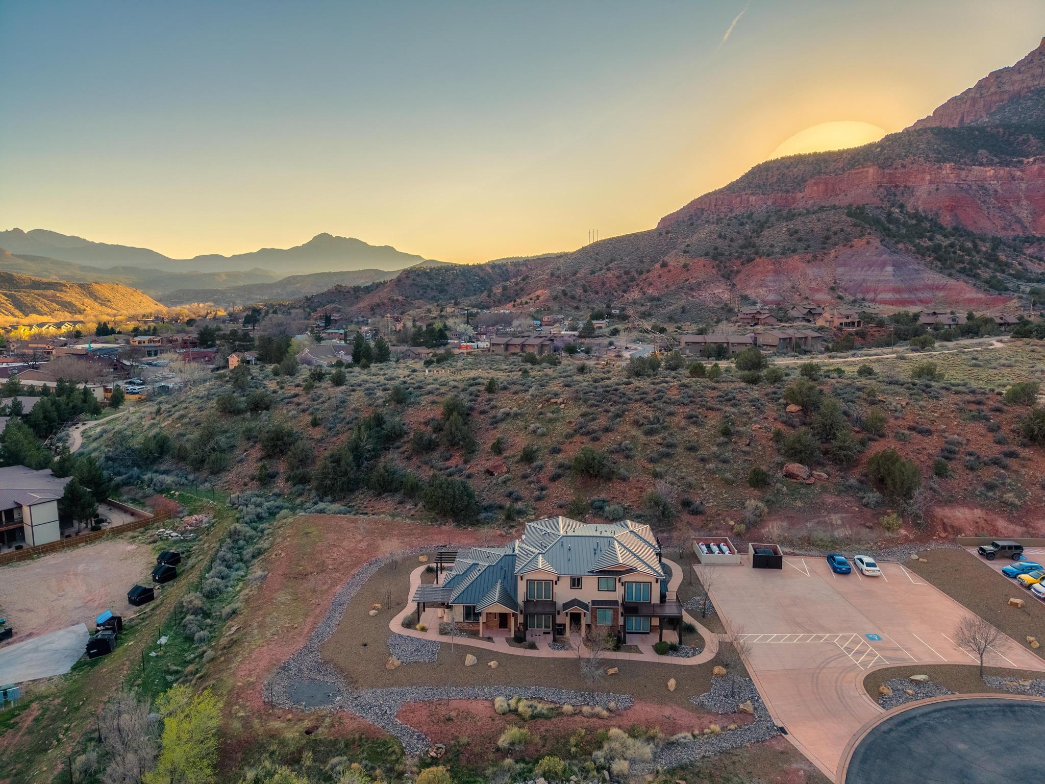 MOENAVE CONDO - Residential