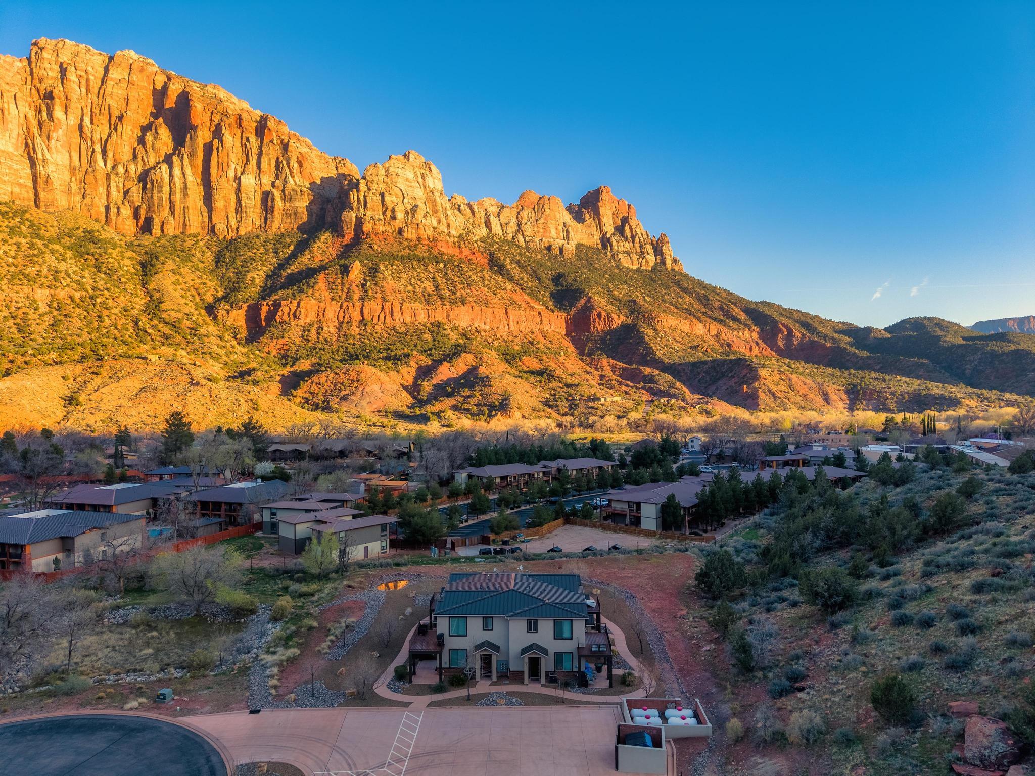 MOENAVE CONDO - Residential