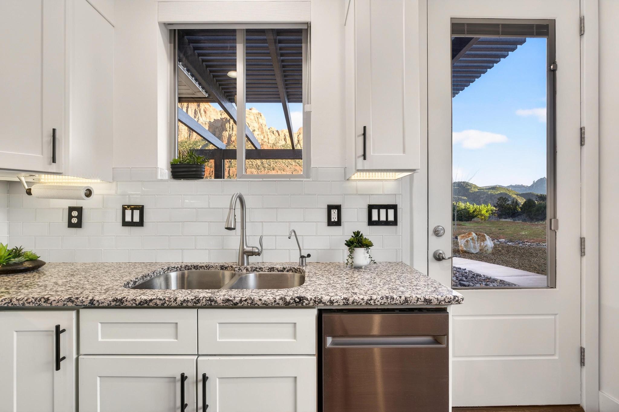 MOENAVE CONDO - Residential