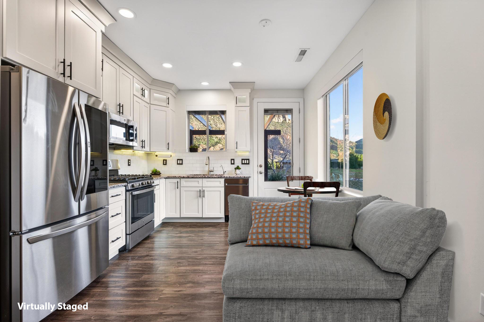 MOENAVE CONDO - Residential