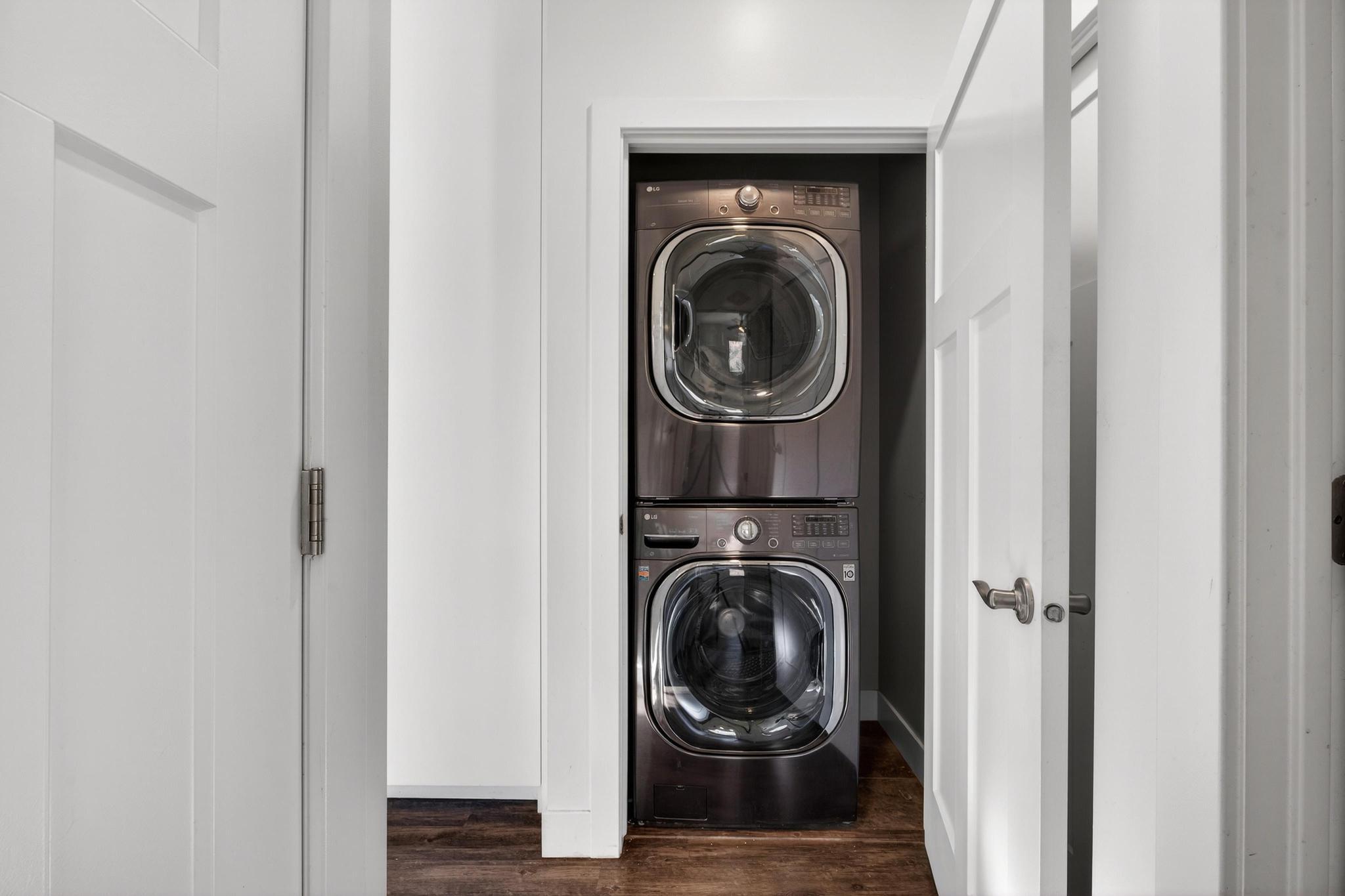 MOENAVE CONDO - Residential