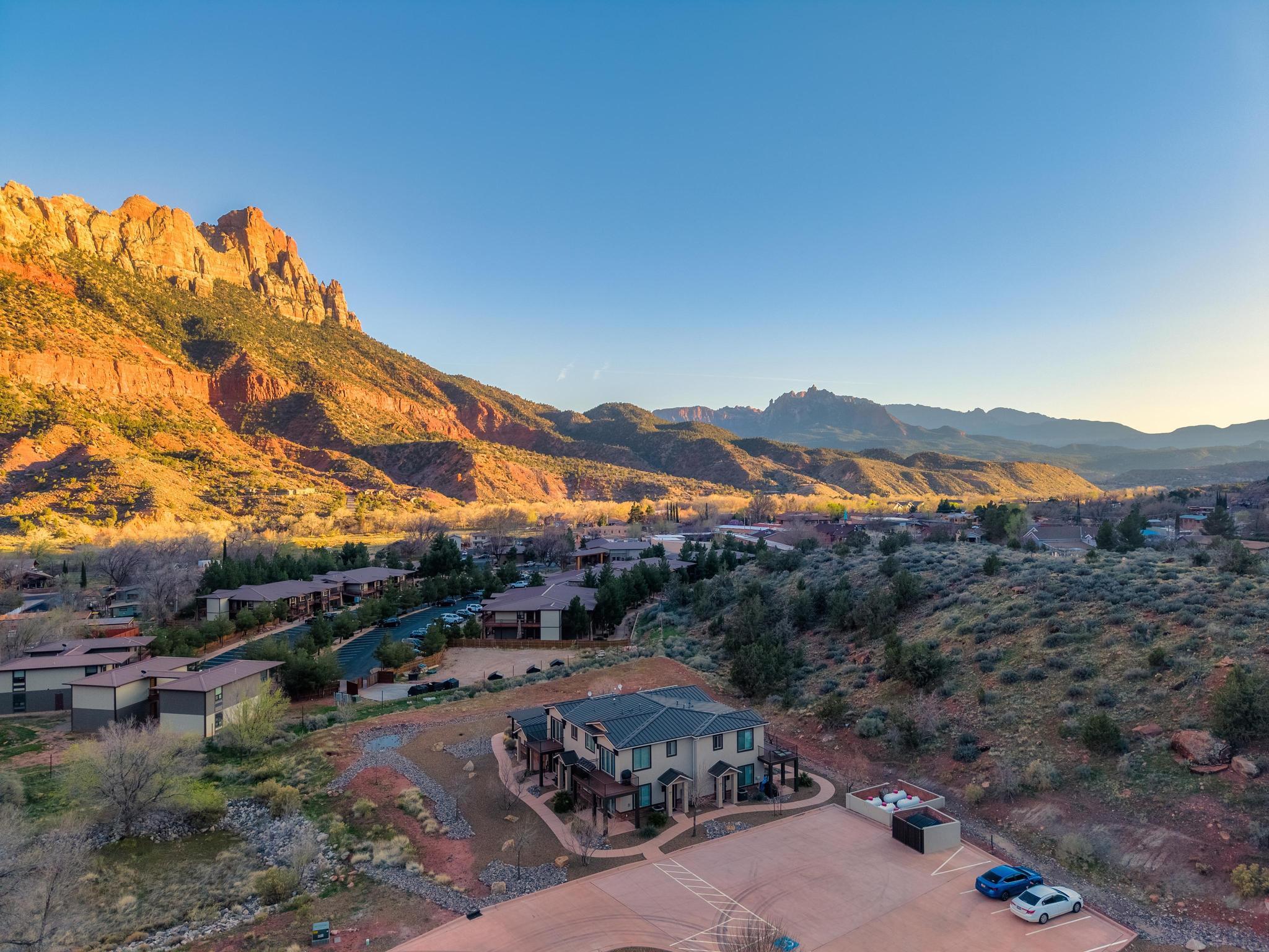 MOENAVE CONDO - Residential