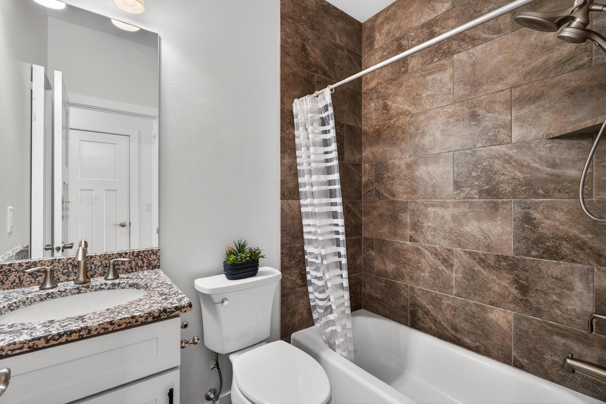 MOENAVE CONDO - Residential