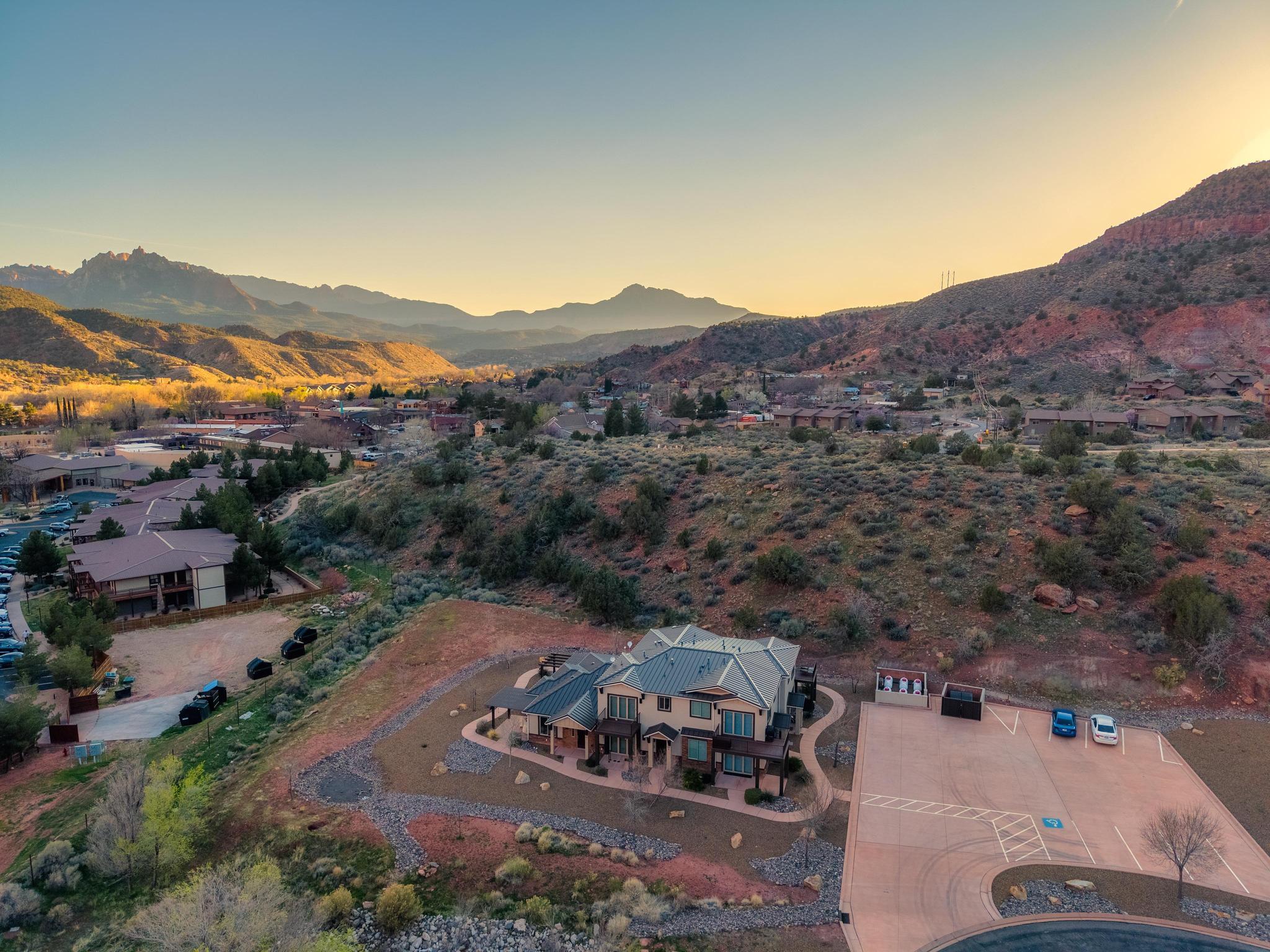 MOENAVE CONDO - Residential