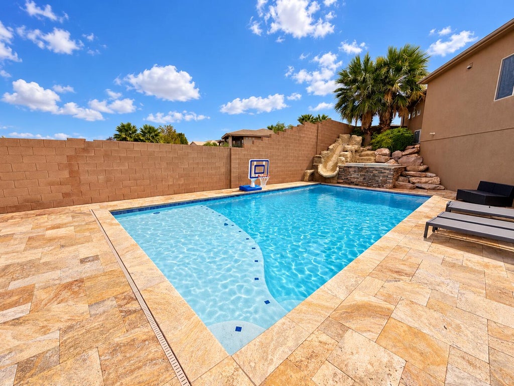 Photo of 1564 S Aspen Way, Washington, UT 84780 (MLS # 26-277336)