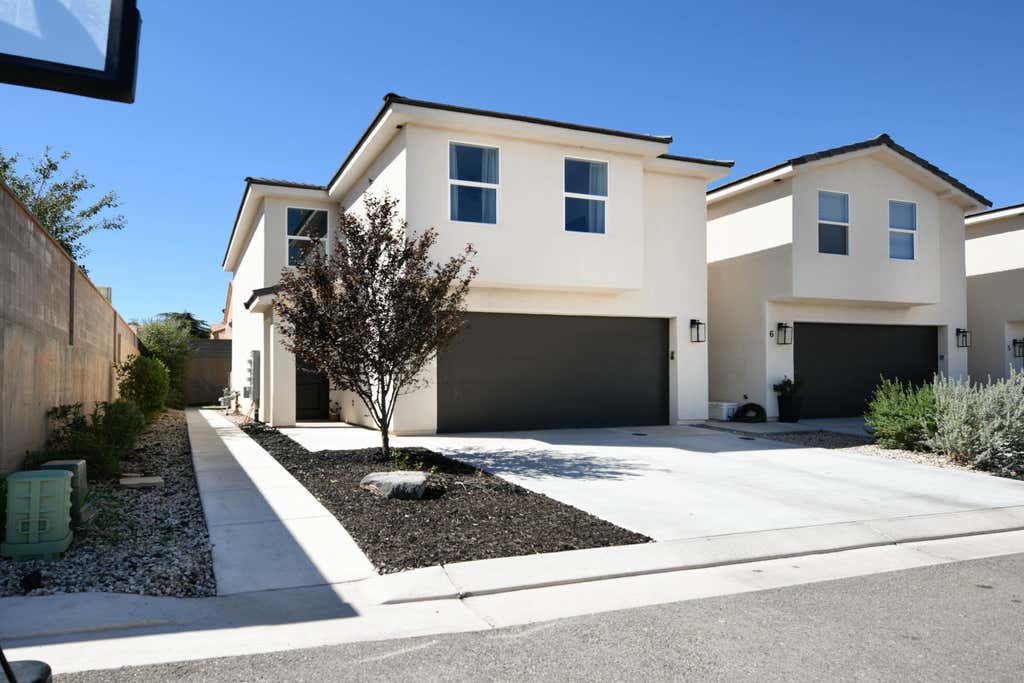 Photo of 686 N 275 W 7 #7, La Verkin, UT 84745 (MLS # 26-274856)