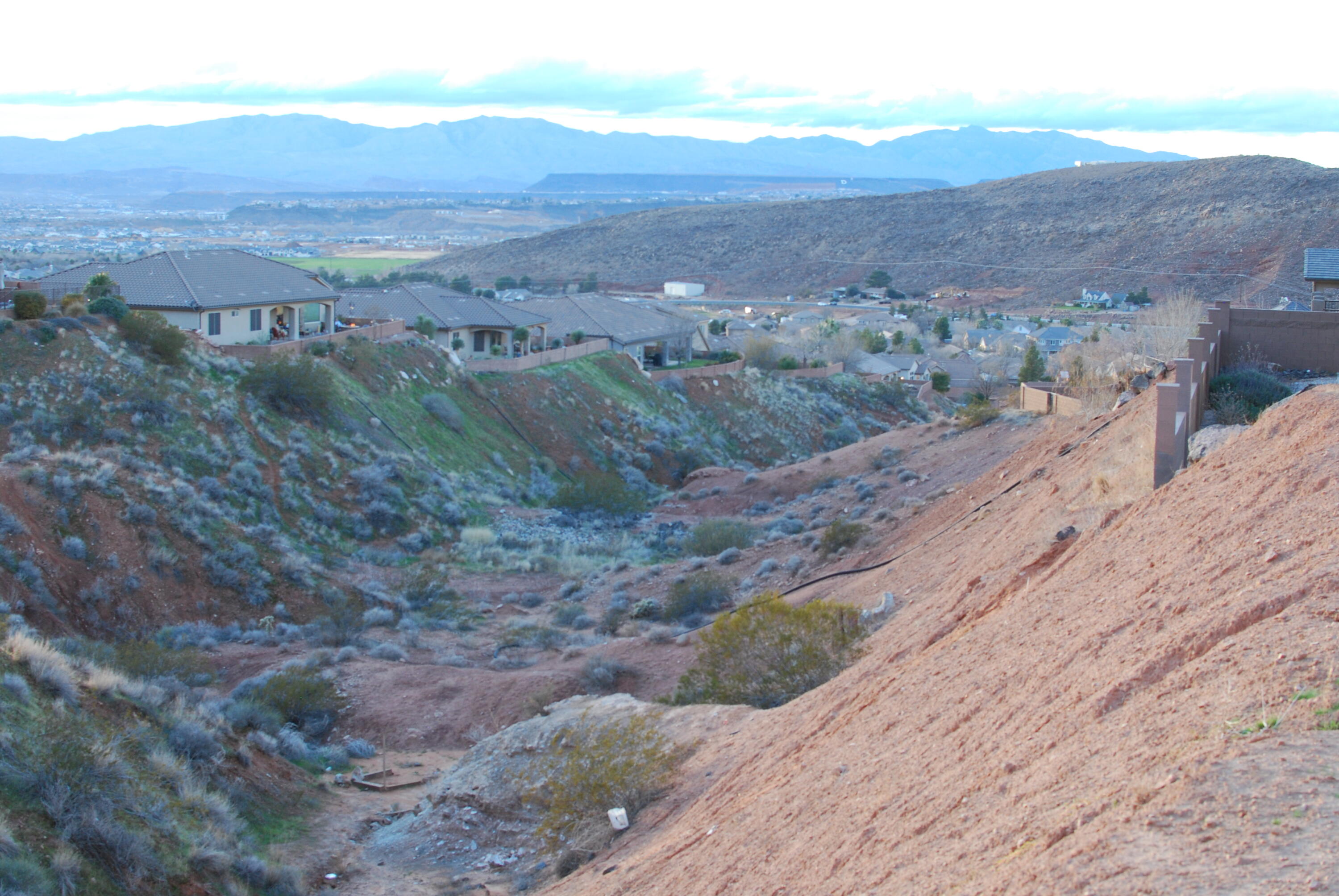 HIGH CHAPARRAL AT THE WASHINGTON BENCH - Land