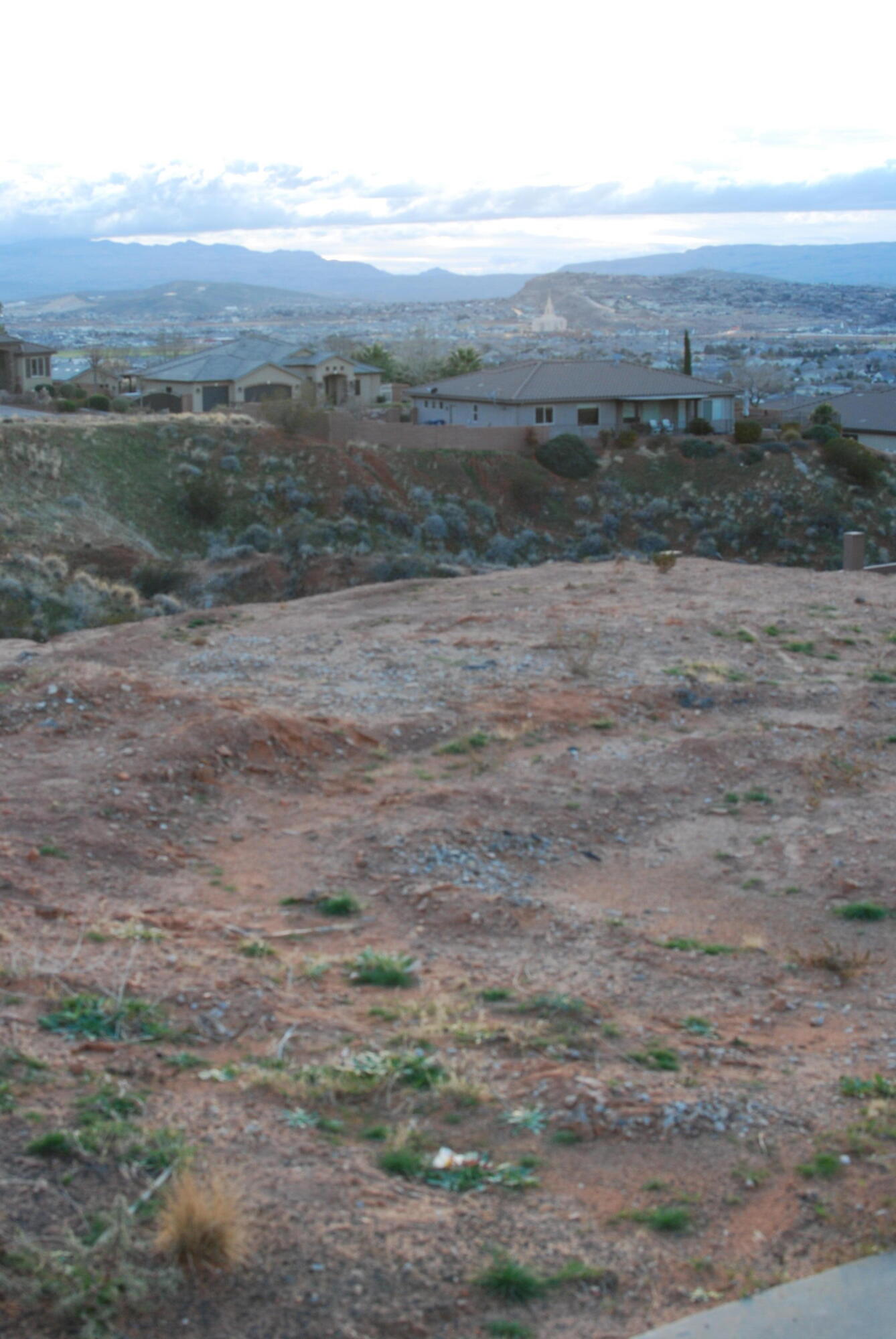 HIGH CHAPARRAL AT THE WASHINGTON BENCH - Land