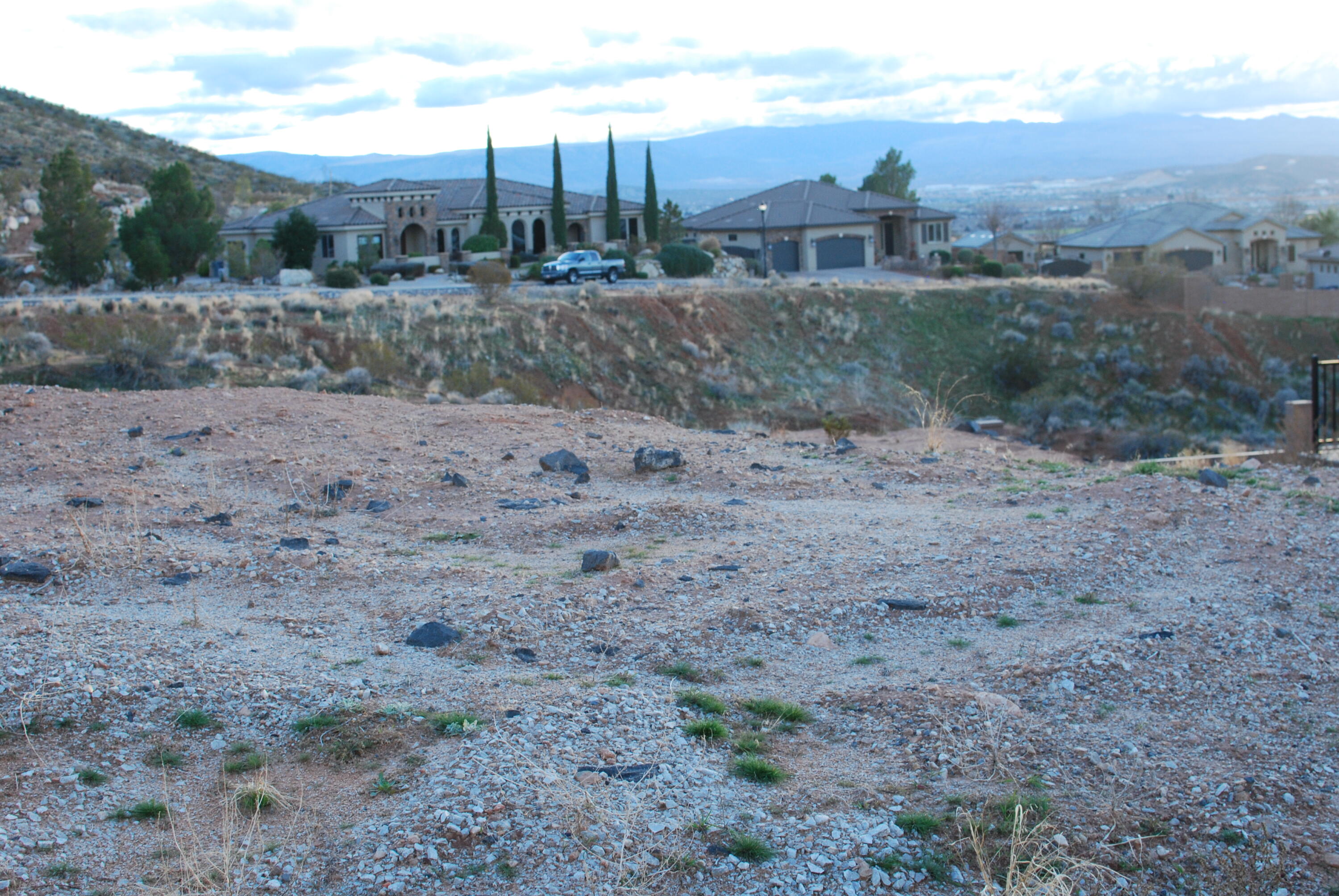 HIGH CHAPARRAL AT THE WASHINGTON BENCH - Land