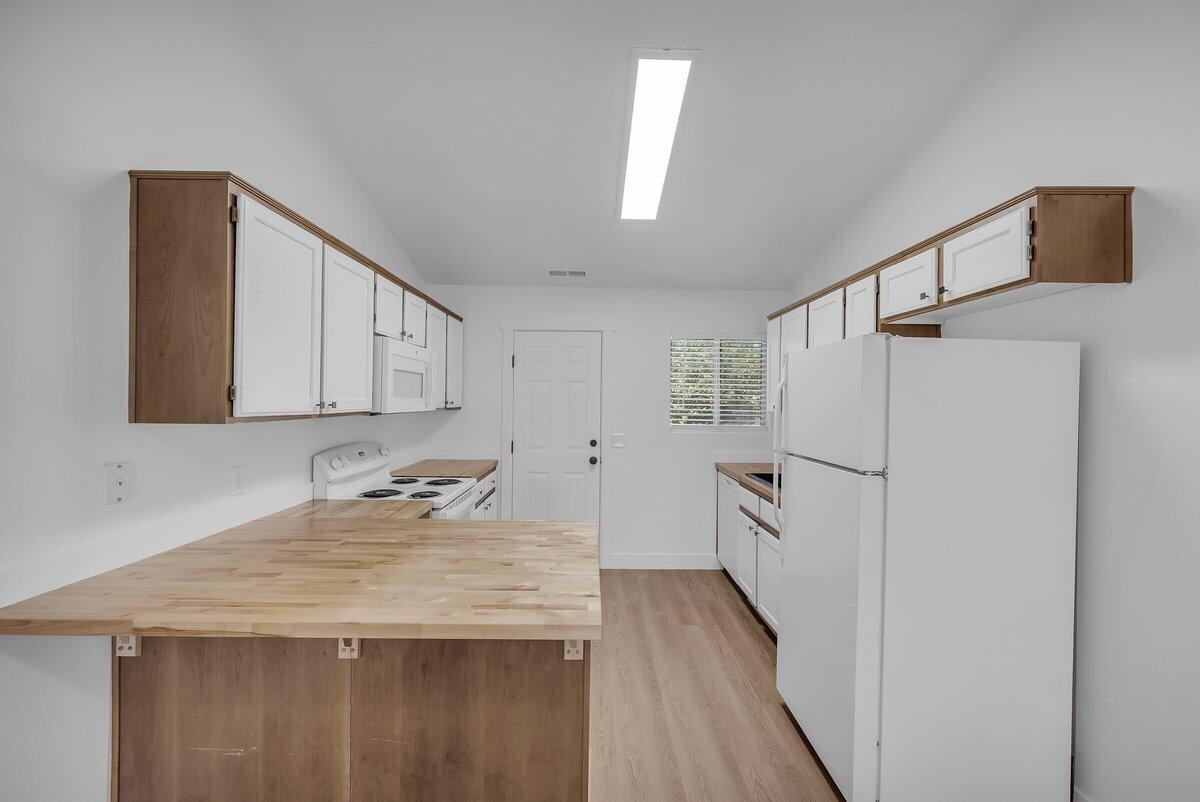 LA VENITA CONDOS - Residential