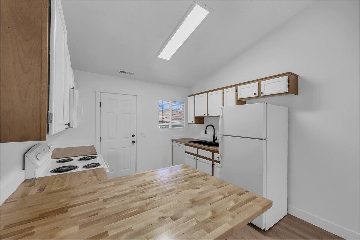 LA VENITA CONDOS - Residential