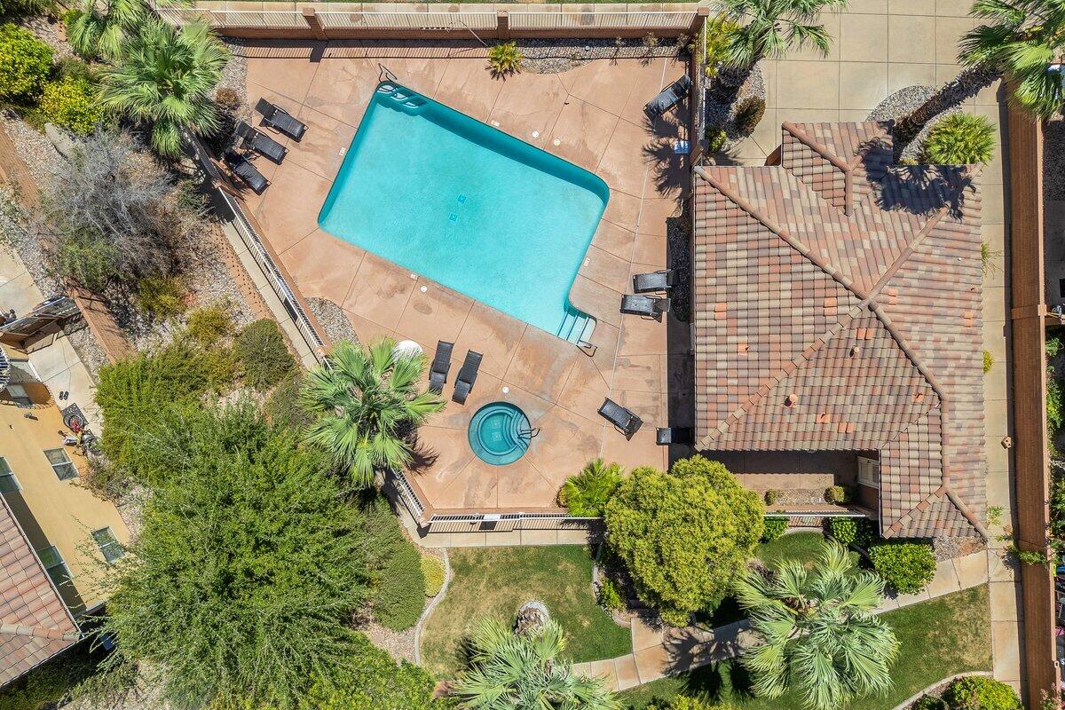 LA VENITA CONDOS - Residential