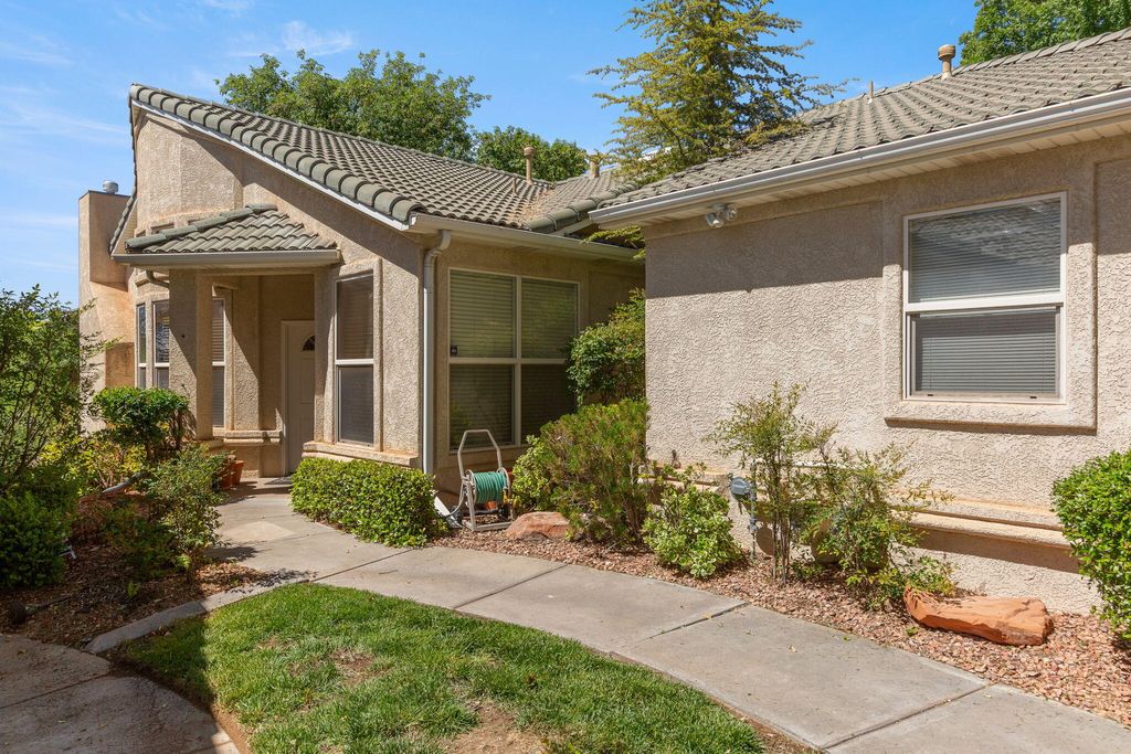 Photo of 229 N TURNBURY LN, Washington, UT 84780 (MLS # 26-271706)