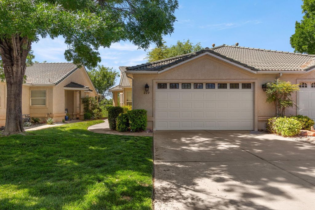 Photo of 229 N TURNBURY LN, Washington, UT 84780 (MLS # 26-271706)