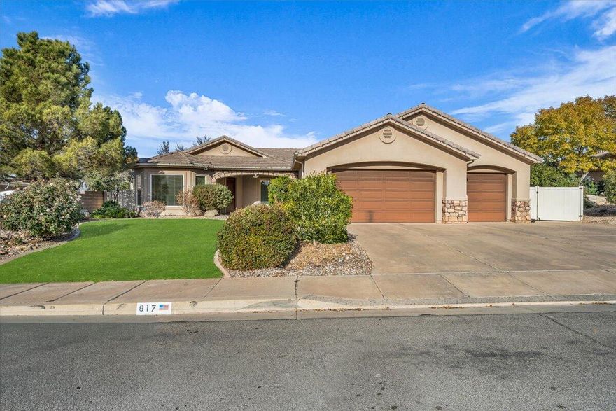 Spread out in this beautiful home, featuring an open floor plan. Entertain with ease in the large gourmet kitchen & pantry. Outside enjoy your fully fenced backyard w/RV parking & stunning views of Pine Valley. Don't sleep on this amazing home!