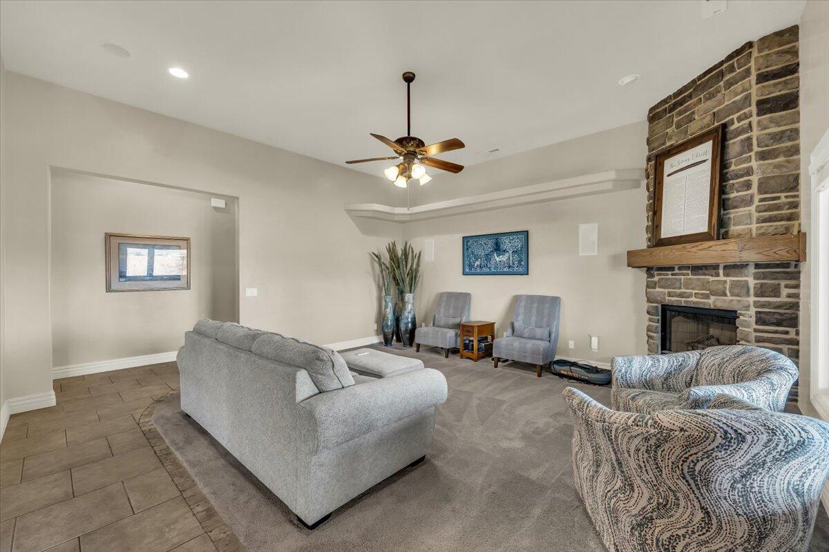 DESERT MEADOWS - Residential