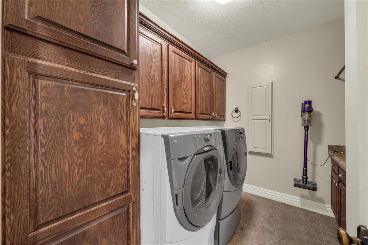 DESERT MEADOWS - Residential