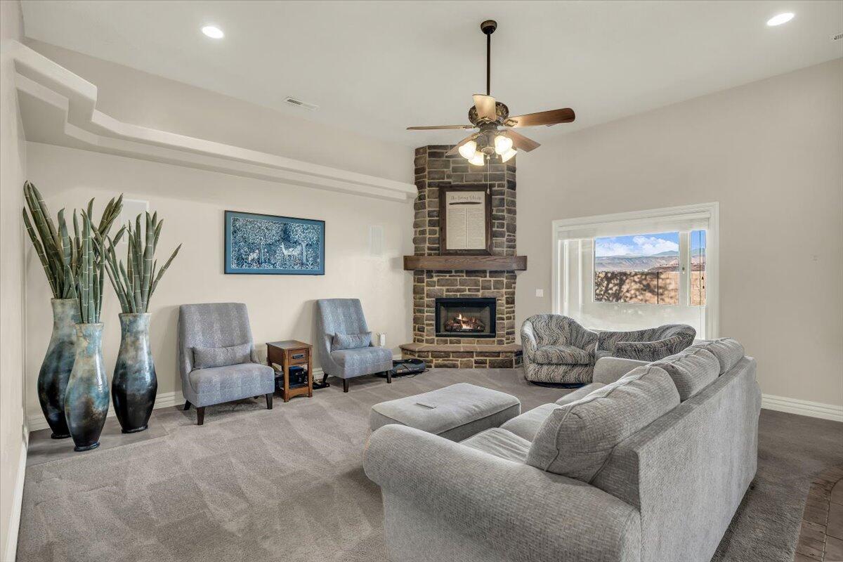 DESERT MEADOWS - Residential