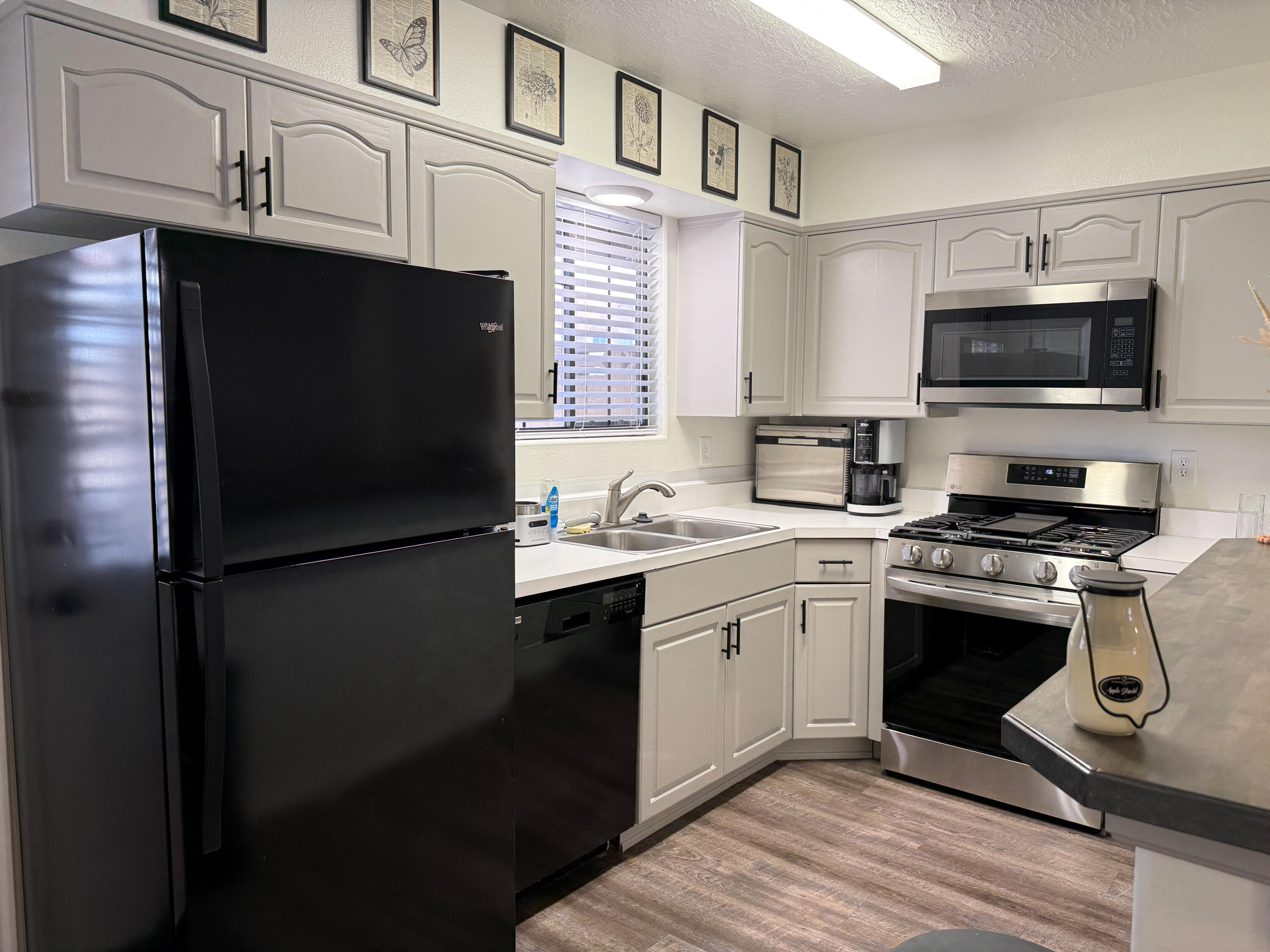 COLOR VIEW TOWNHOMES - Residential