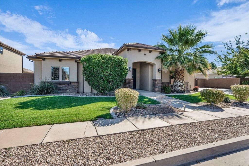 Photo of 3321 S 300 W, Washington, UT 84780 (MLS # 25-266172)