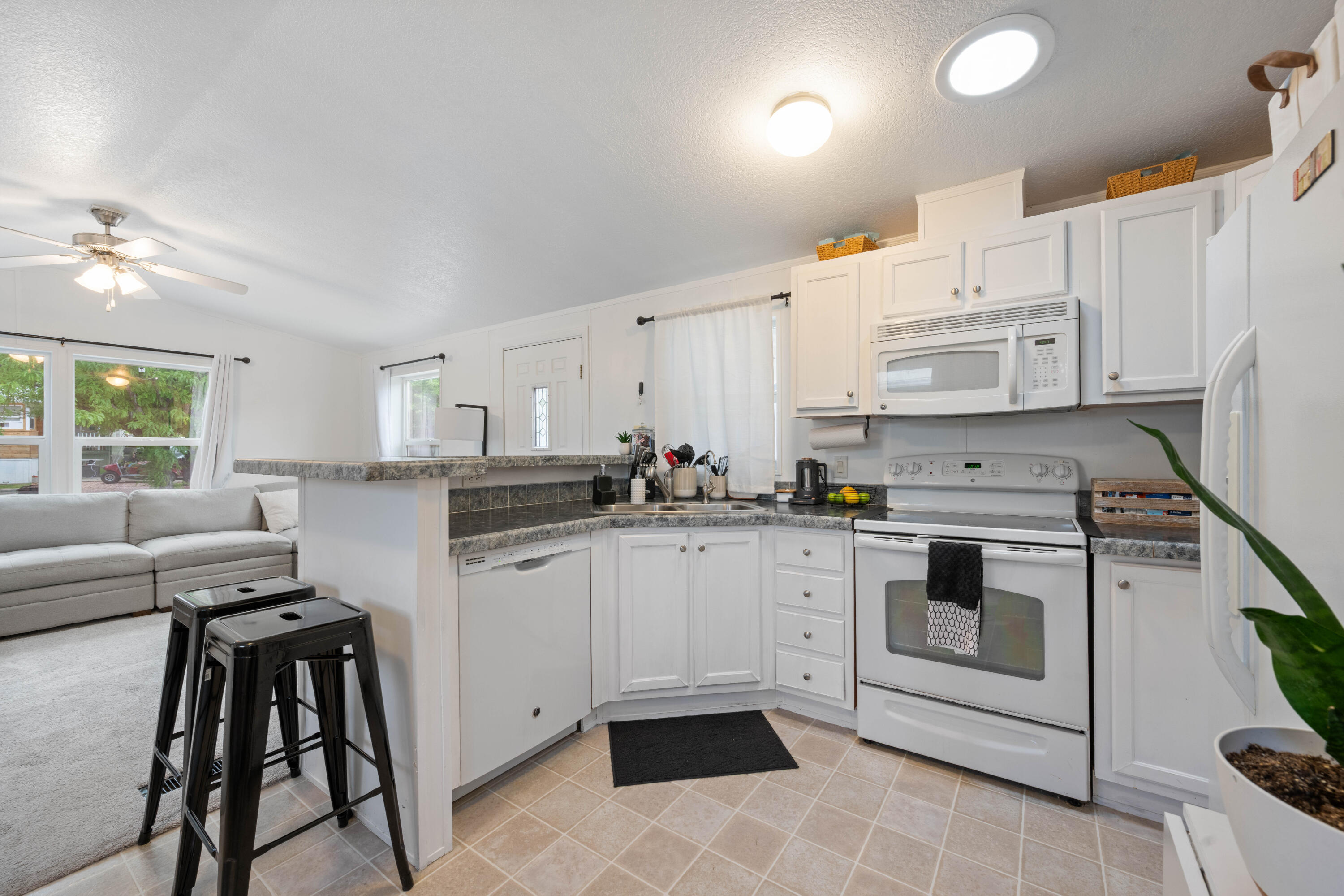 HARRISBURG LAKESIDE ESTATES - Residential