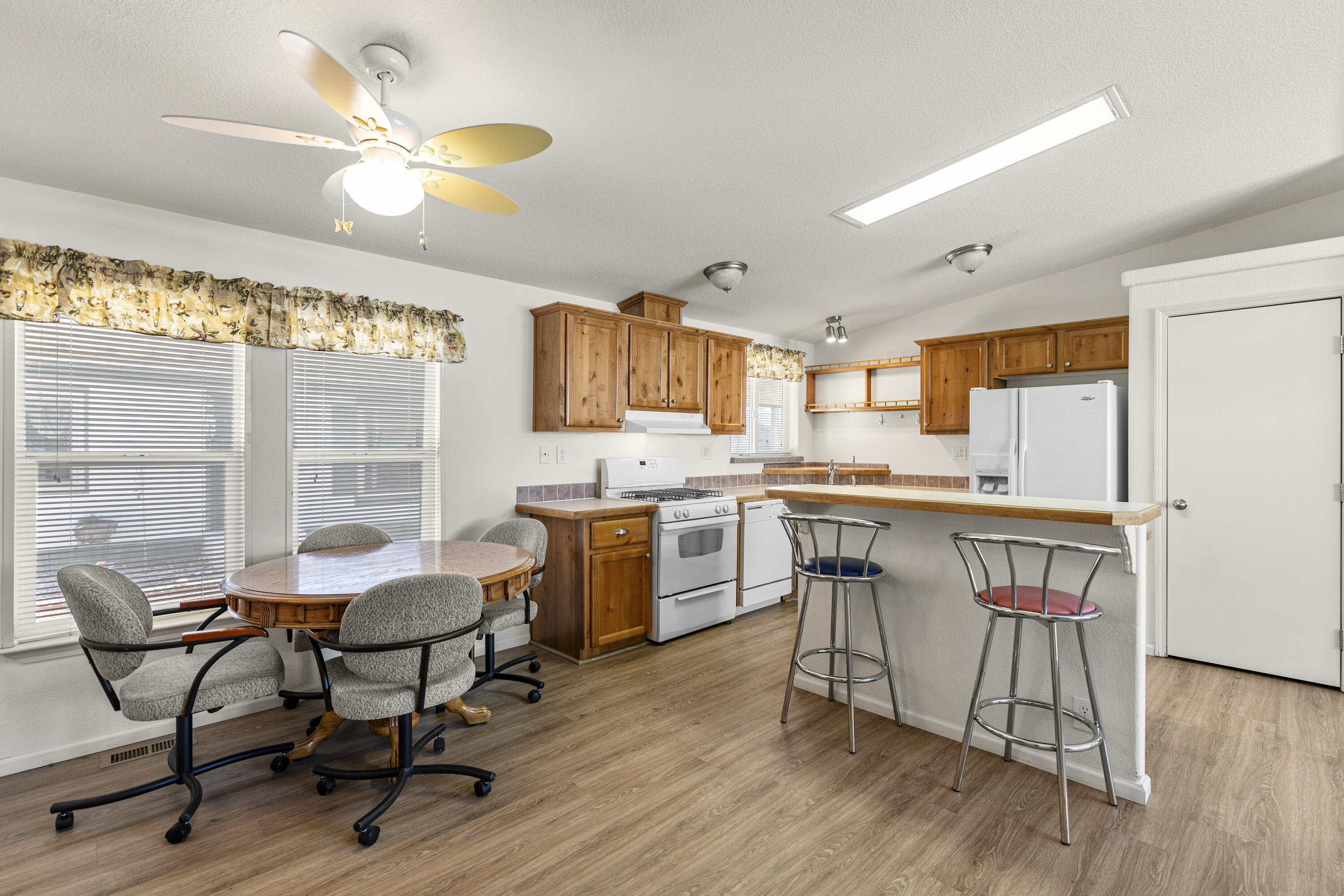 LAVA BLUFF MOBILE HOME PARK - Residential