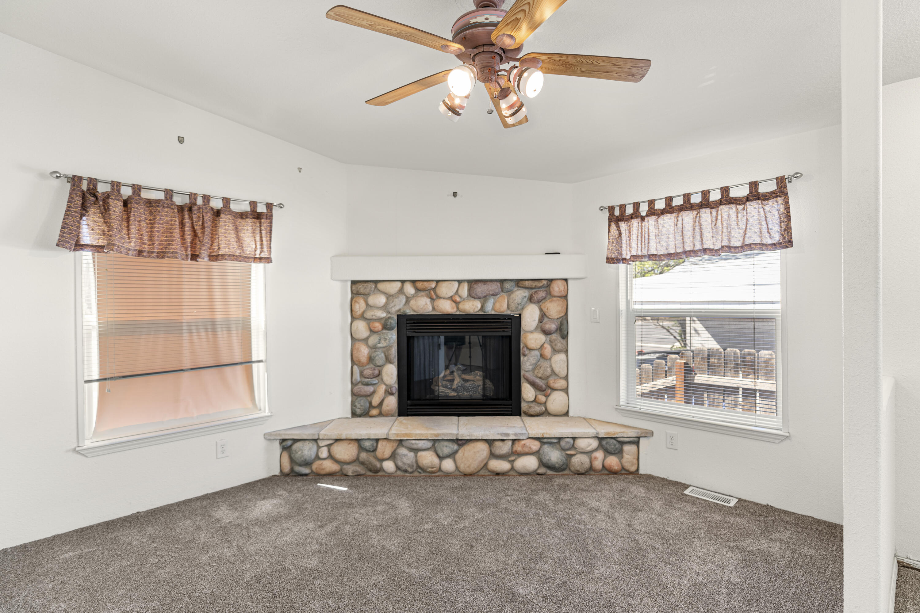 LAVA BLUFF MOBILE HOME PARK - Residential