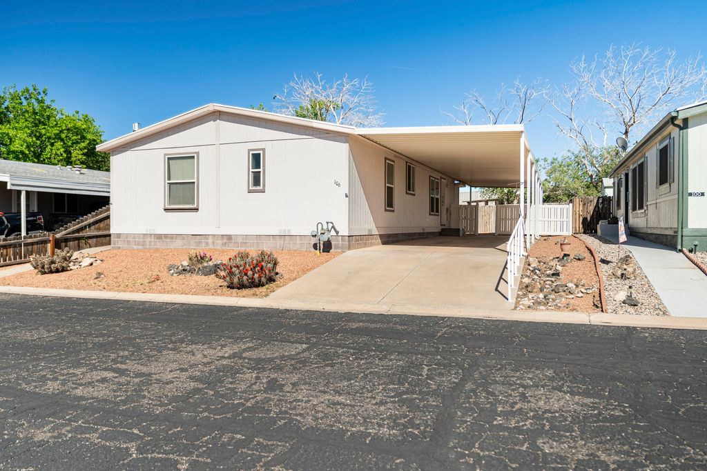 Photo of 106 N 3820 W, Hurricane, UT 84737 (MLS # 26-271773)