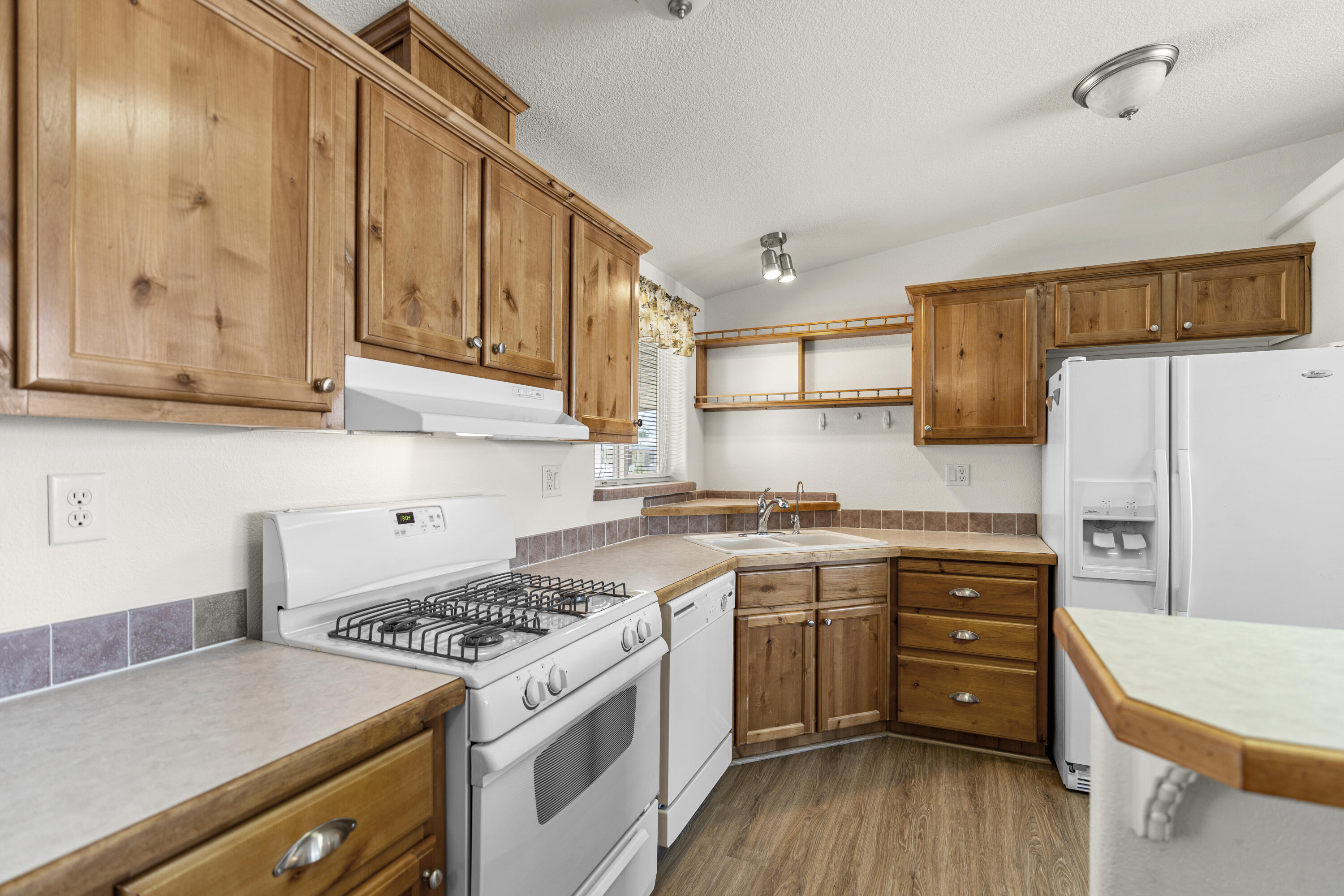 LAVA BLUFF MOBILE HOME PARK - Residential