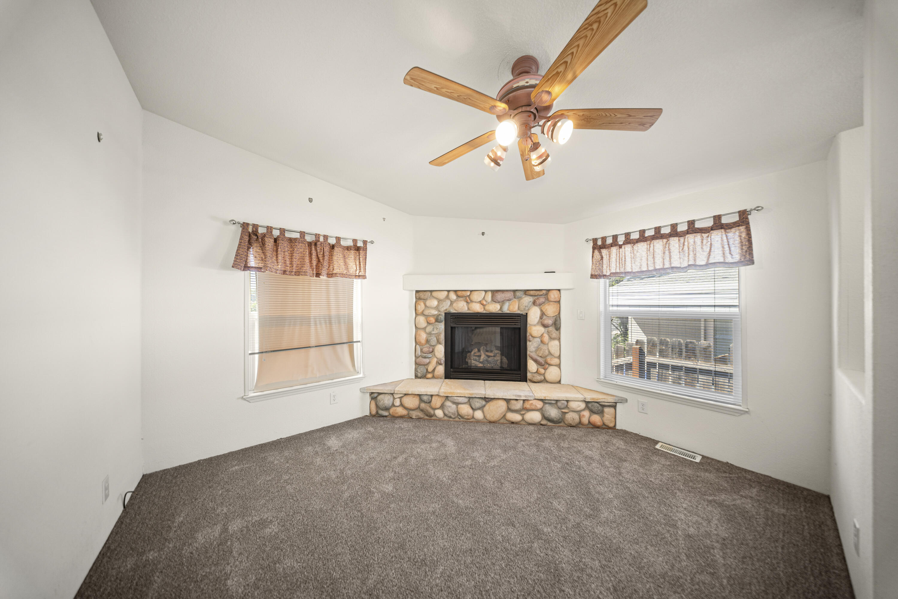 LAVA BLUFF MOBILE HOME PARK - Residential