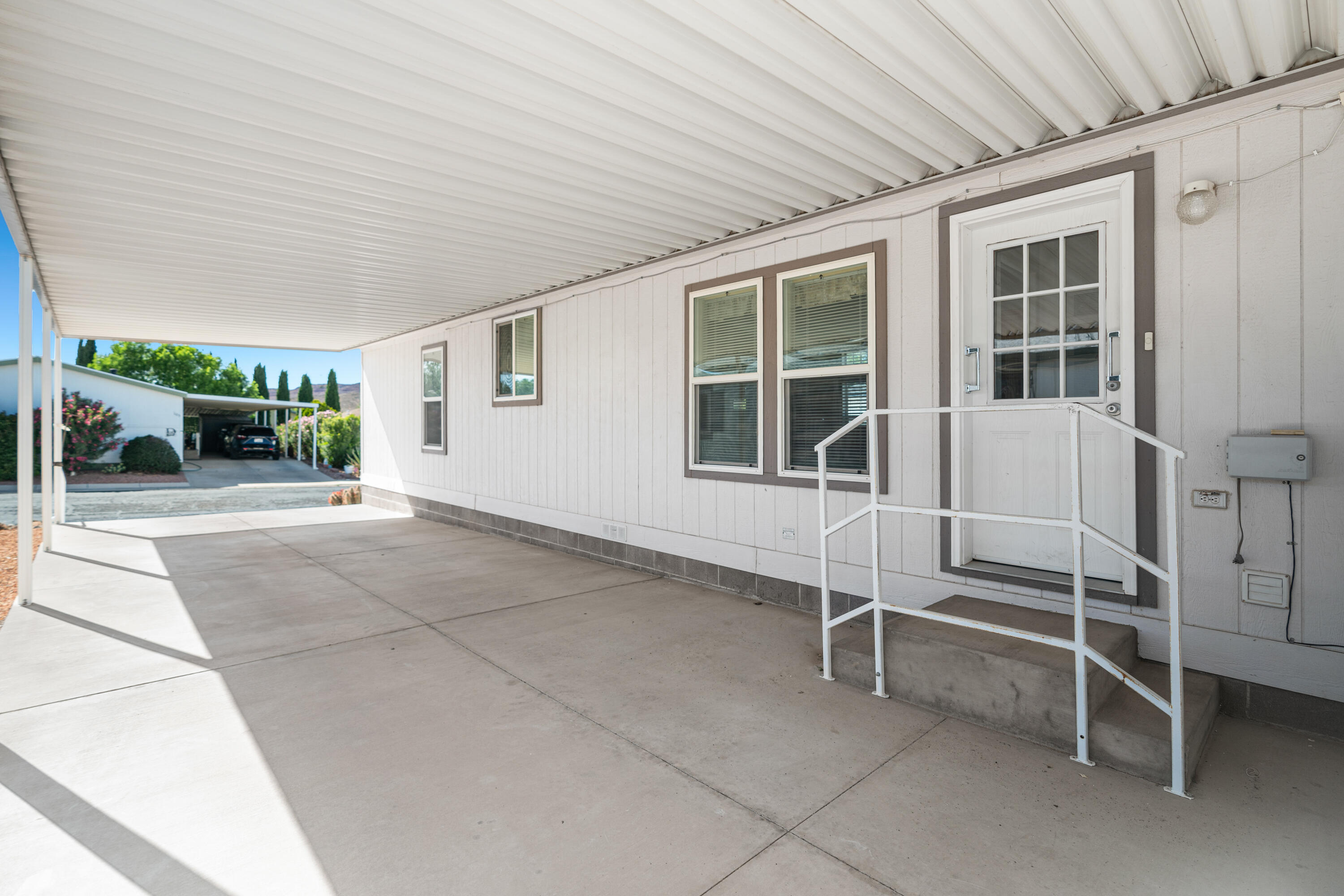 LAVA BLUFF MOBILE HOME PARK - Residential