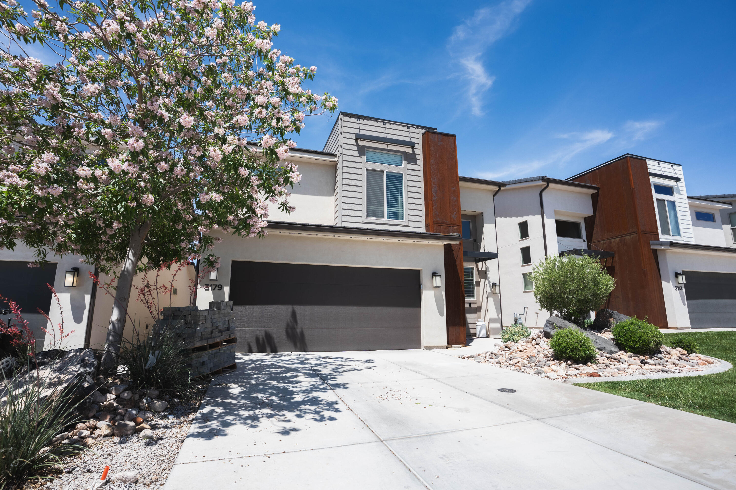 DESERT HOLLOW - Residential