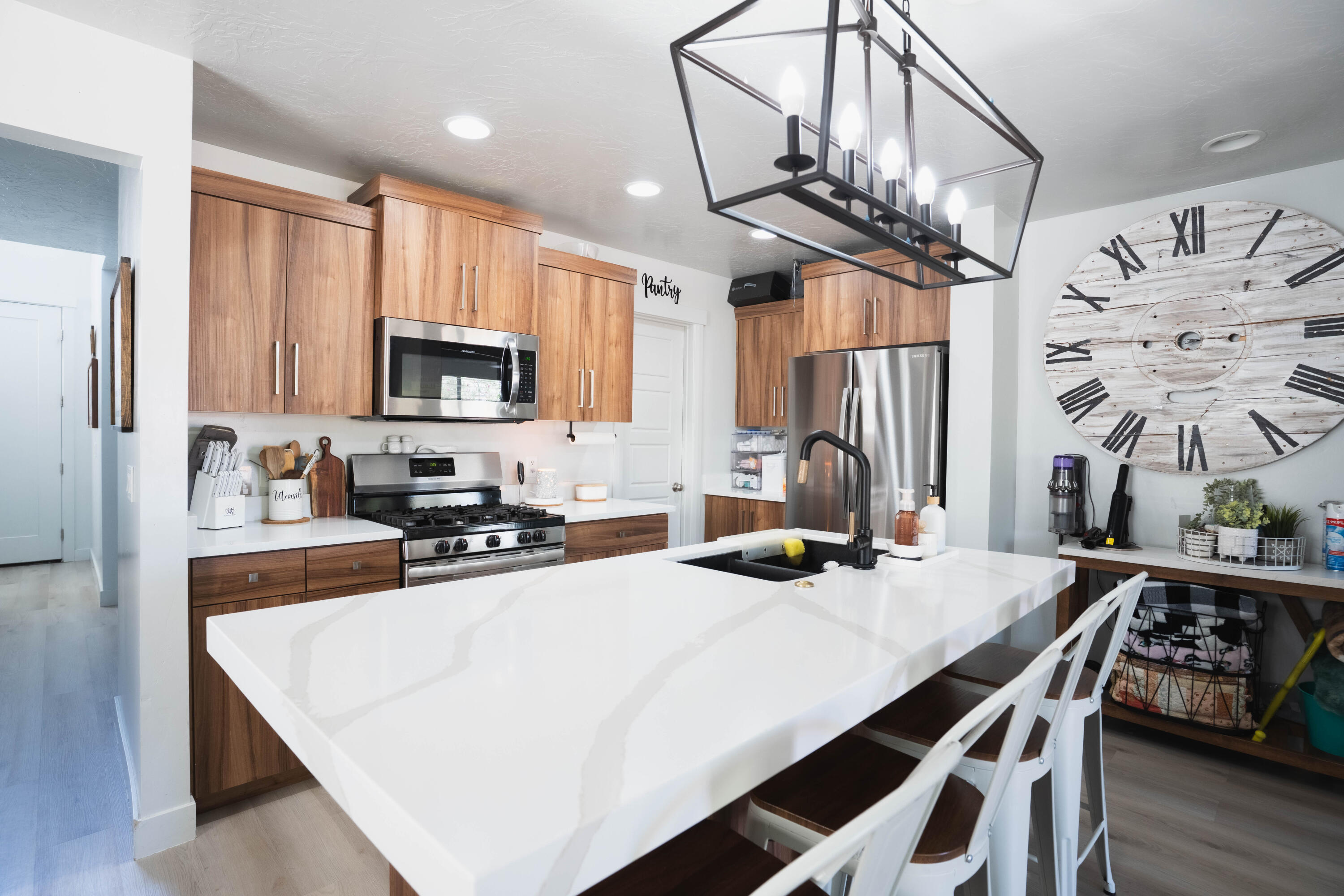 DESERT HOLLOW - Residential