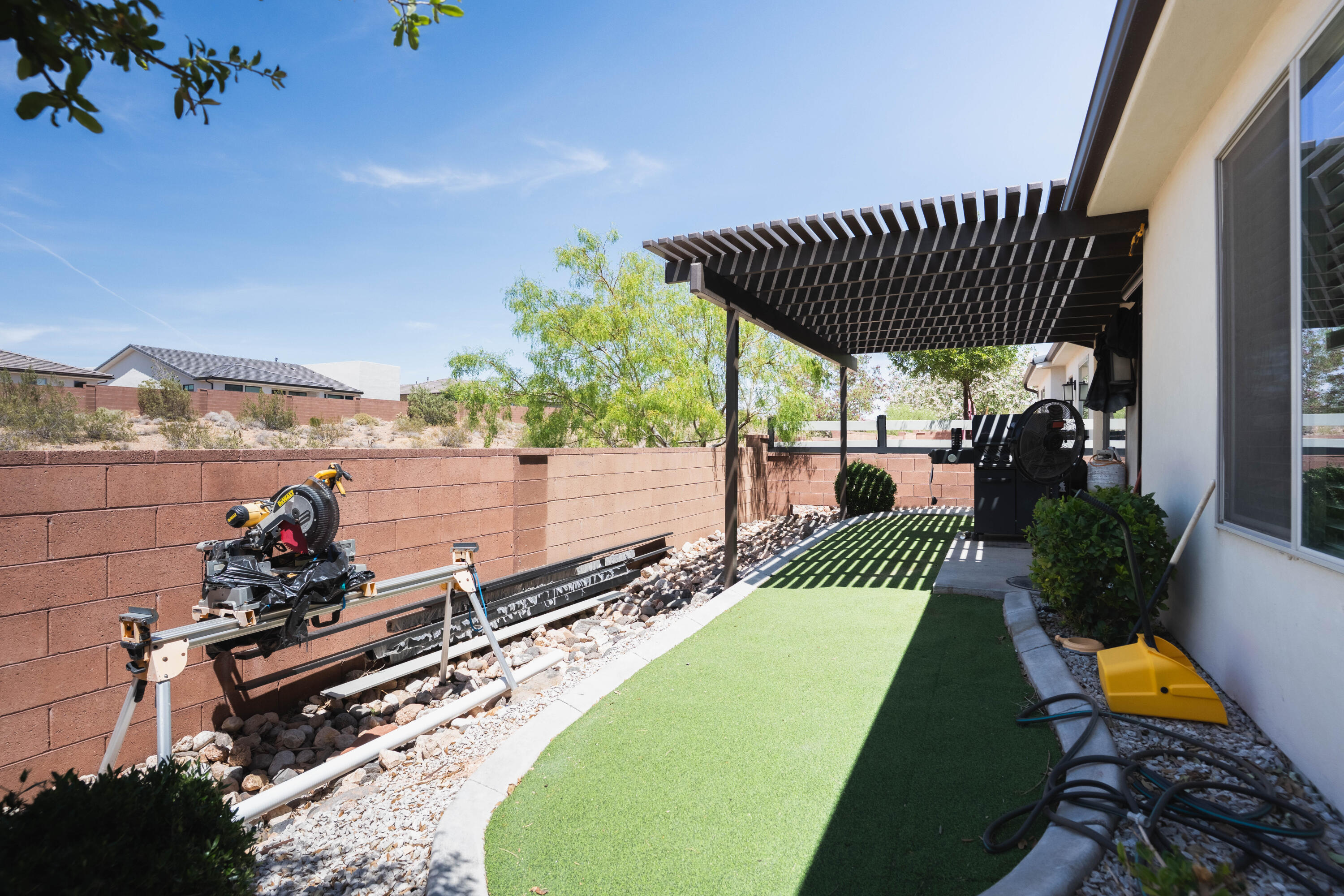 DESERT HOLLOW - Residential