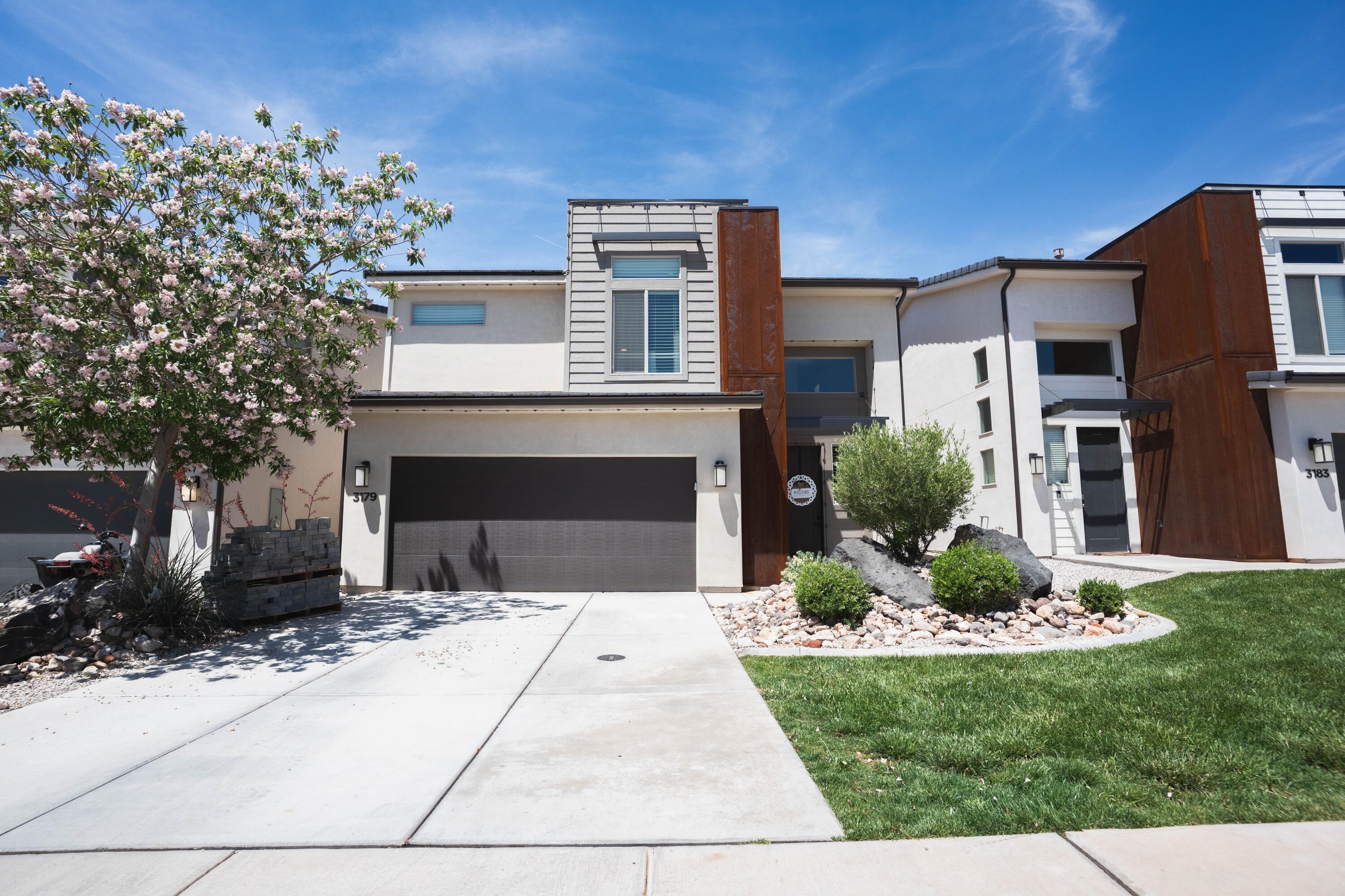 DESERT HOLLOW - Residential