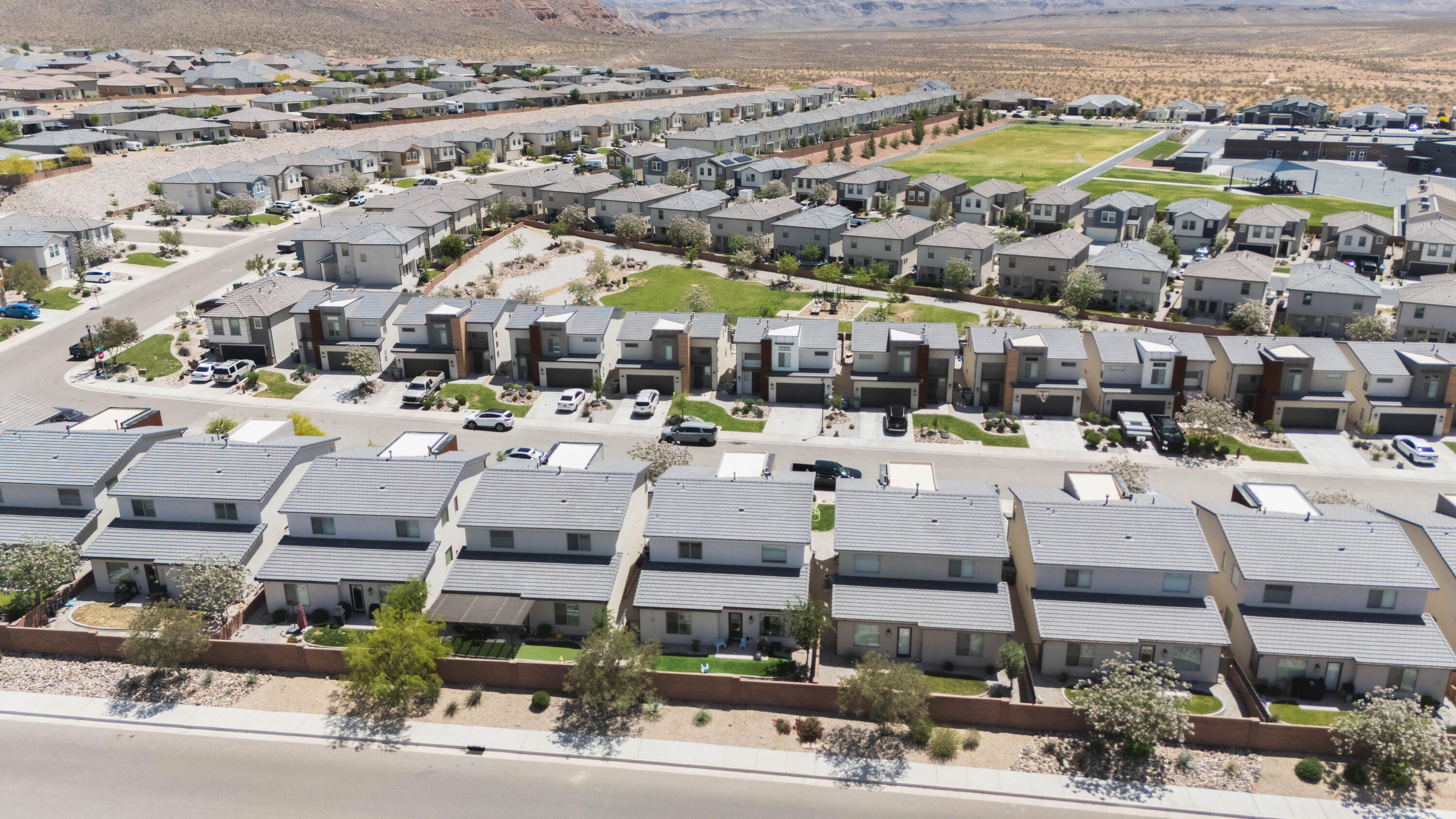 DESERT HOLLOW - Residential
