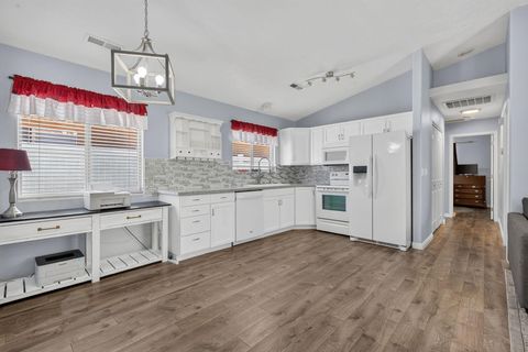 Tiny photo for 1360 E Telegraph ST #5, Washington, UT 84780 (MLS # 26-274066)