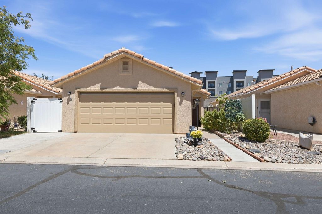 Photo of 1360 E Telegraph ST #5, Washington, UT 84780 (MLS # 26-274066)