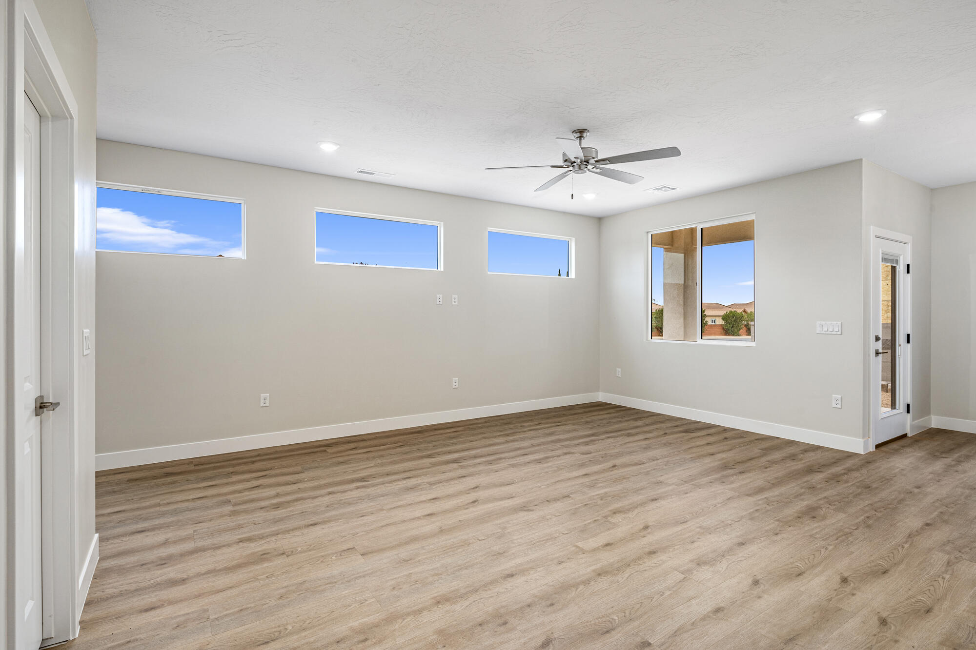 EAGLE POINTE - Residential