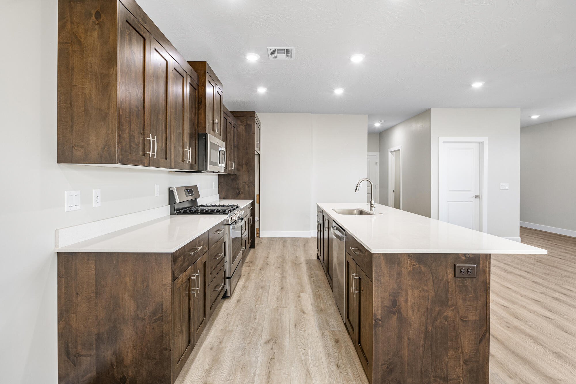 EAGLE POINTE - Residential