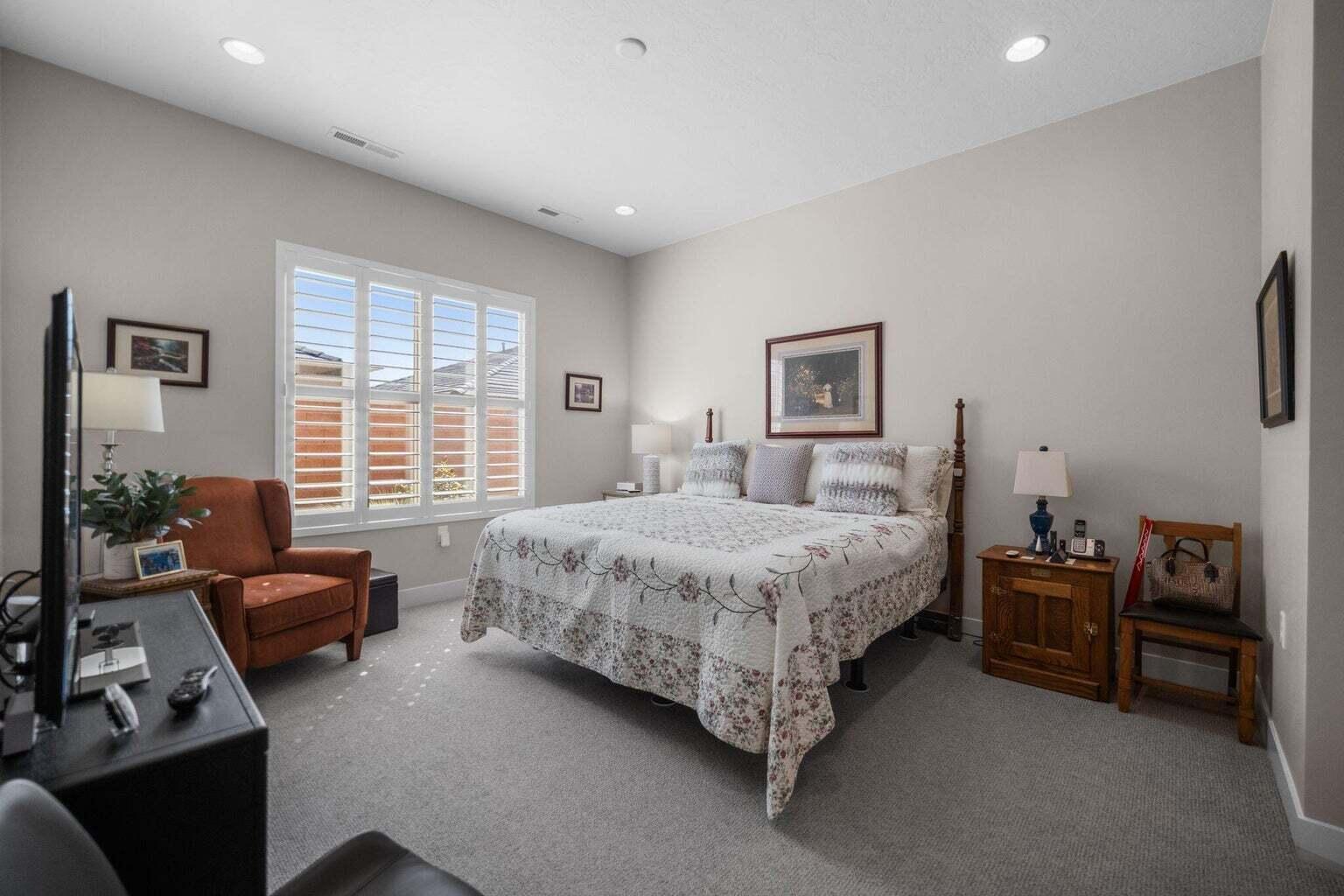 VILLAS AT SUN RIVER - Residential