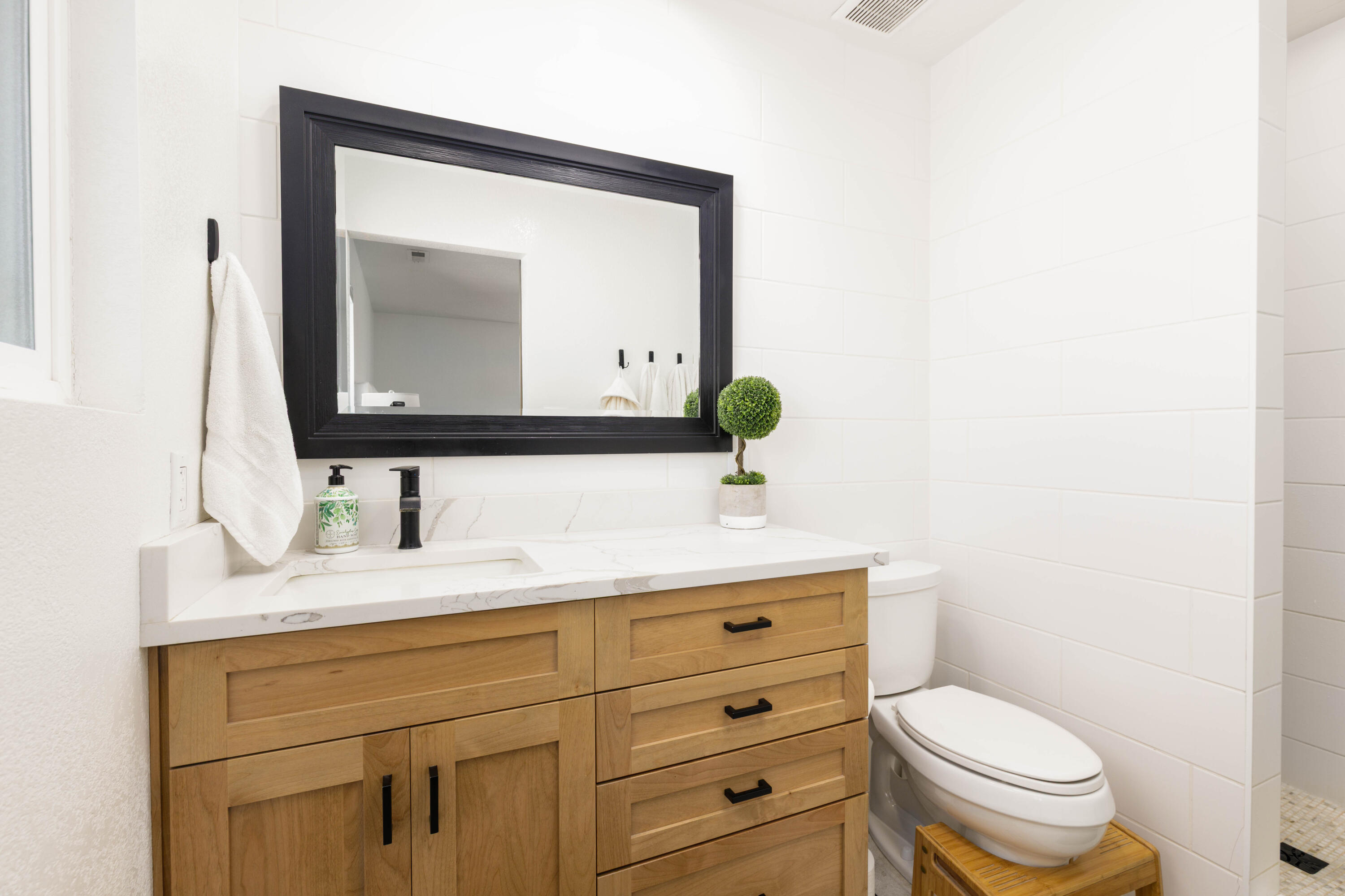 BLOOMINGTON HILLS - Residential