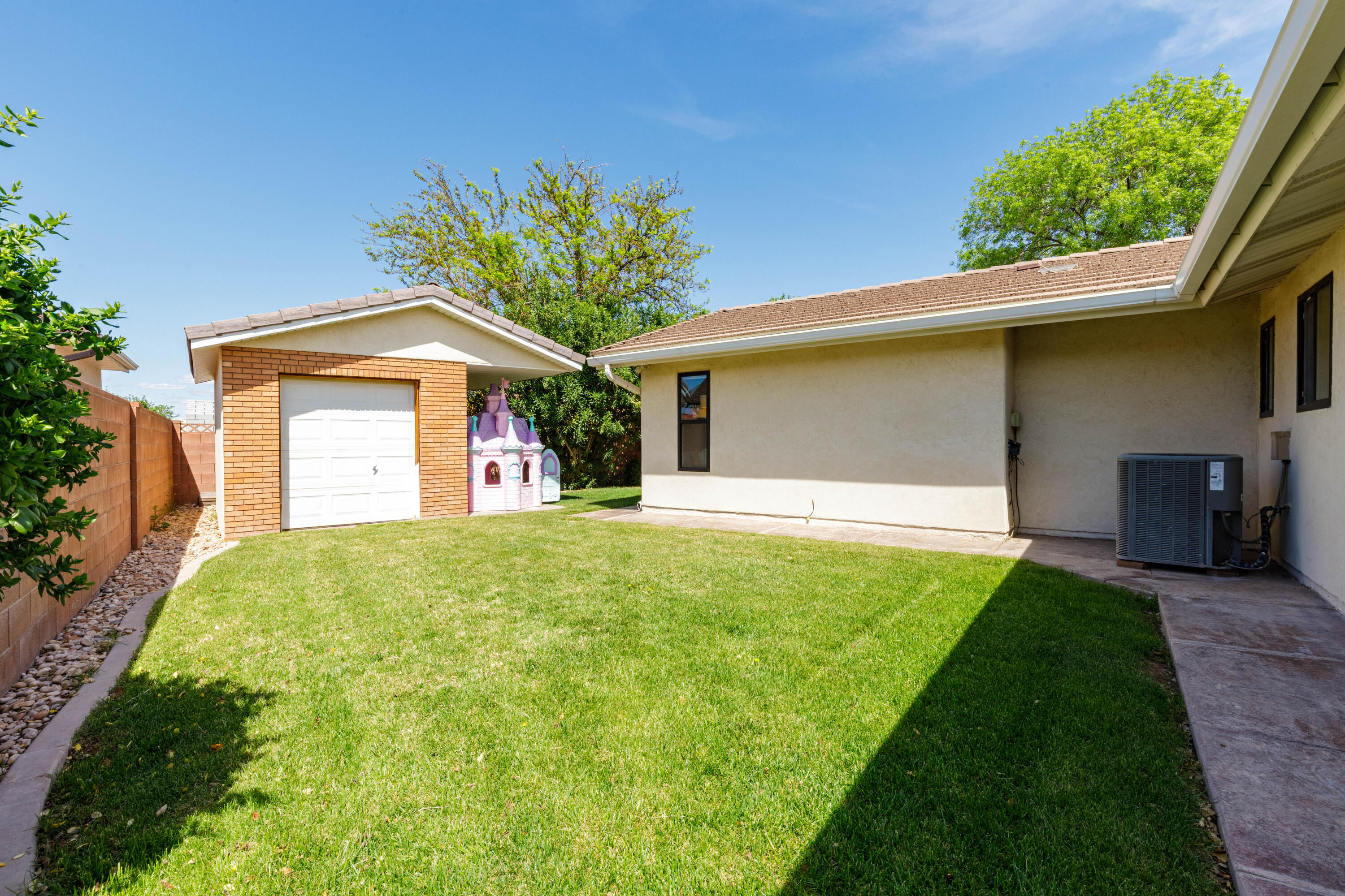 BLOOMINGTON HILLS - Residential